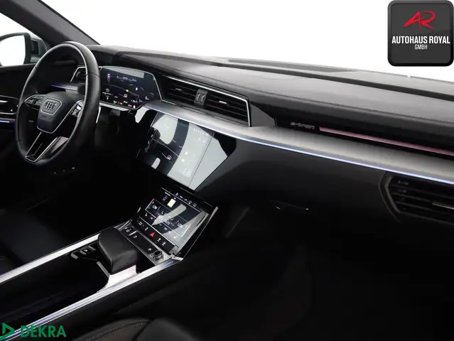 Audi E-Tron view 10