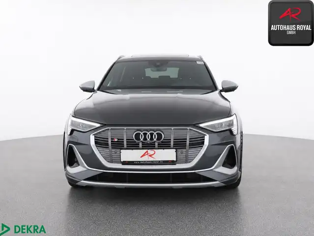 Audi E-Tron view 8
