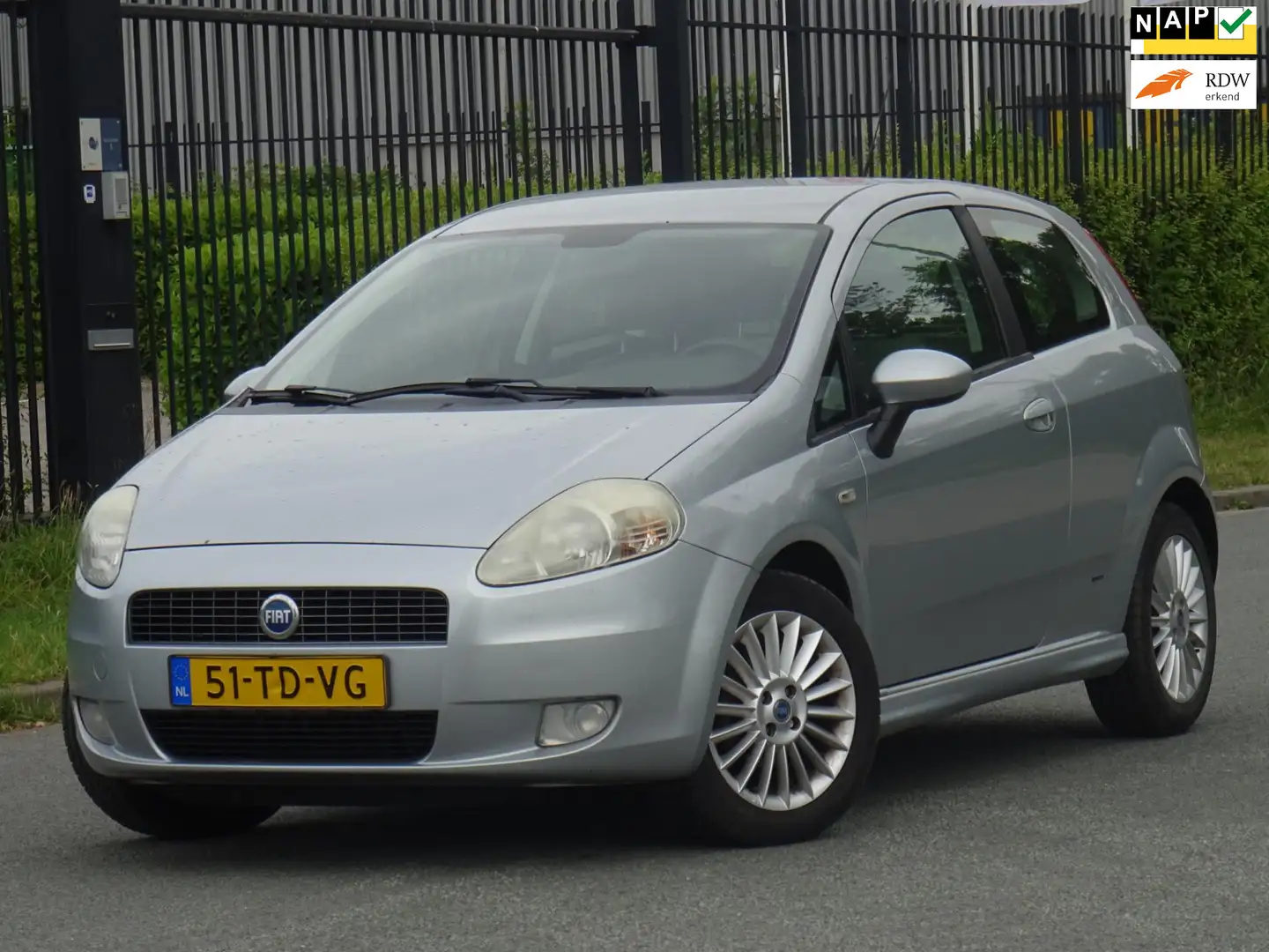 Fiat Grande Punto 1.4-16V Sportsound Plus NAP/AIRCO/NW APK Grijs - 1