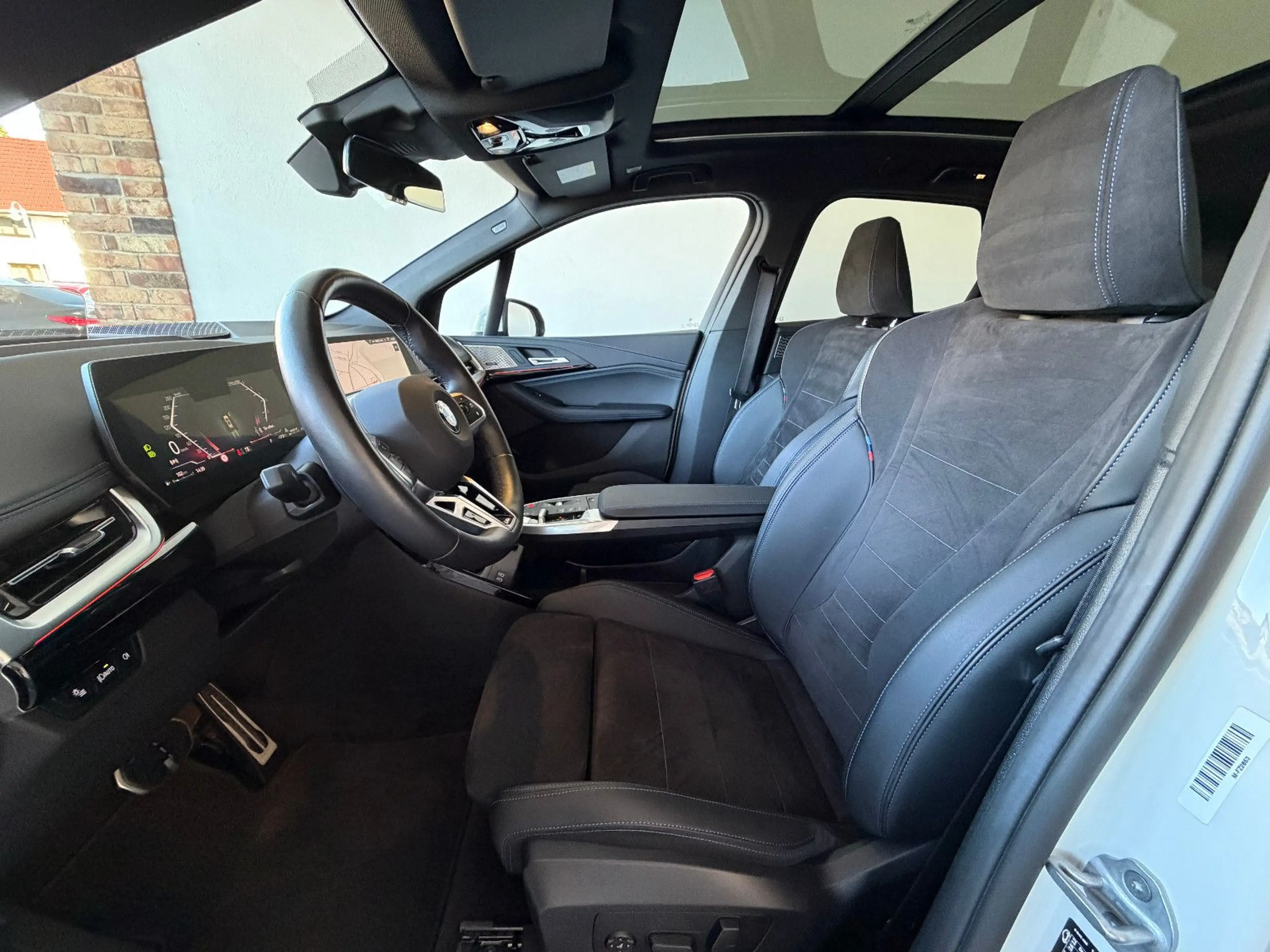 BMW 220 220d ATourer M Sport Pano AHK HUD H/K Massage — photo 10