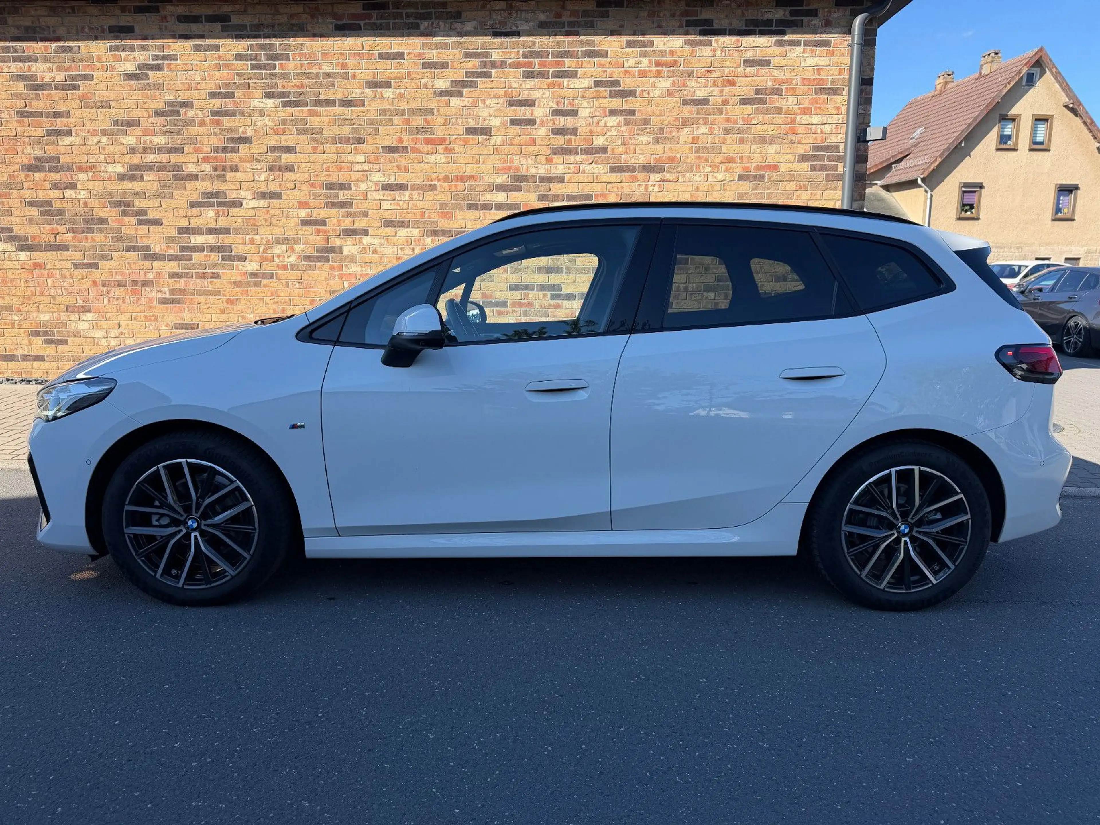 BMW 220 220d ATourer M Sport Pano AHK HUD H/K Massage — photo 3