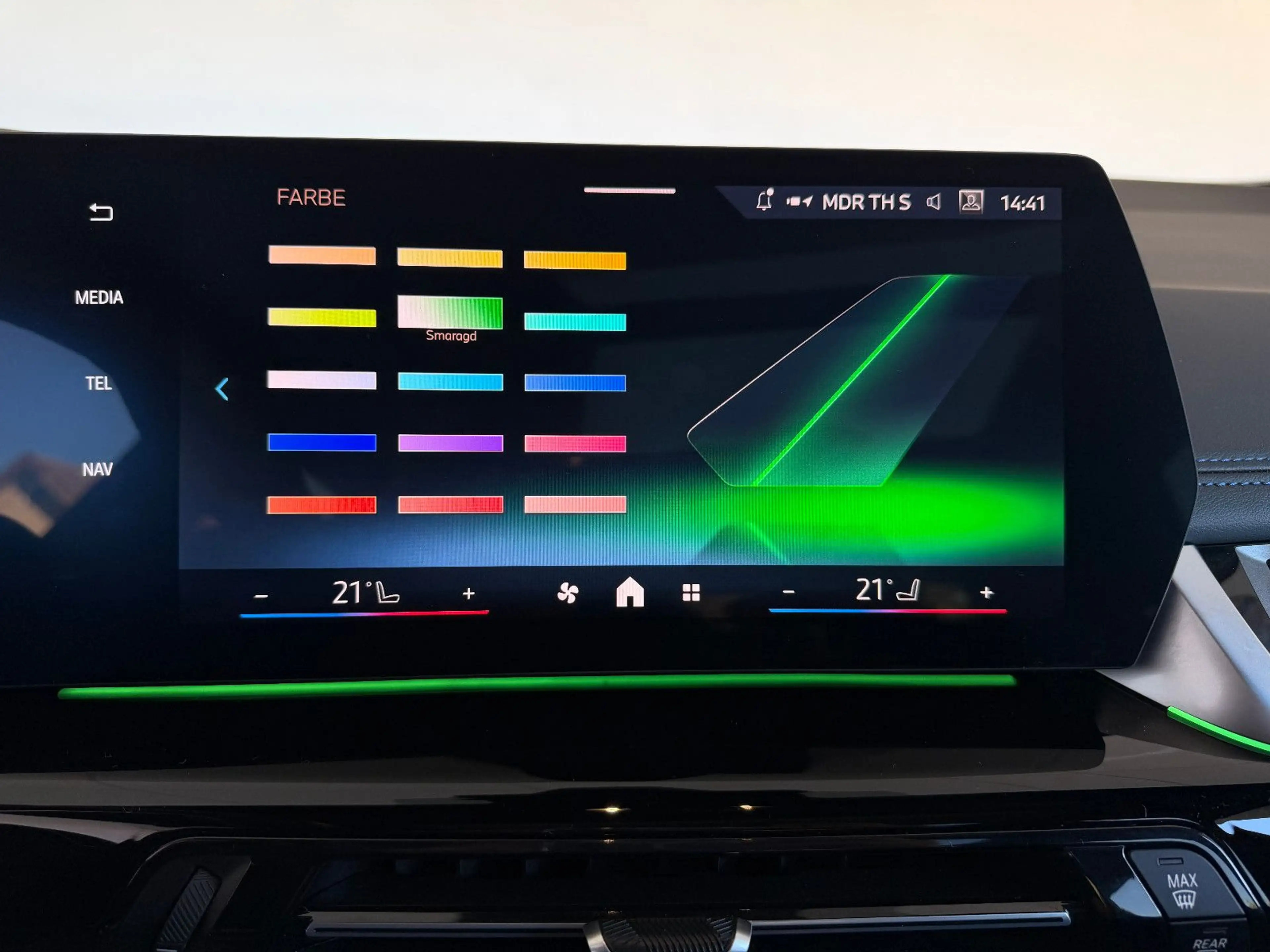 BMW 220 220d ATourer M Sport Pano AHK HUD H/K Massage — photo 24