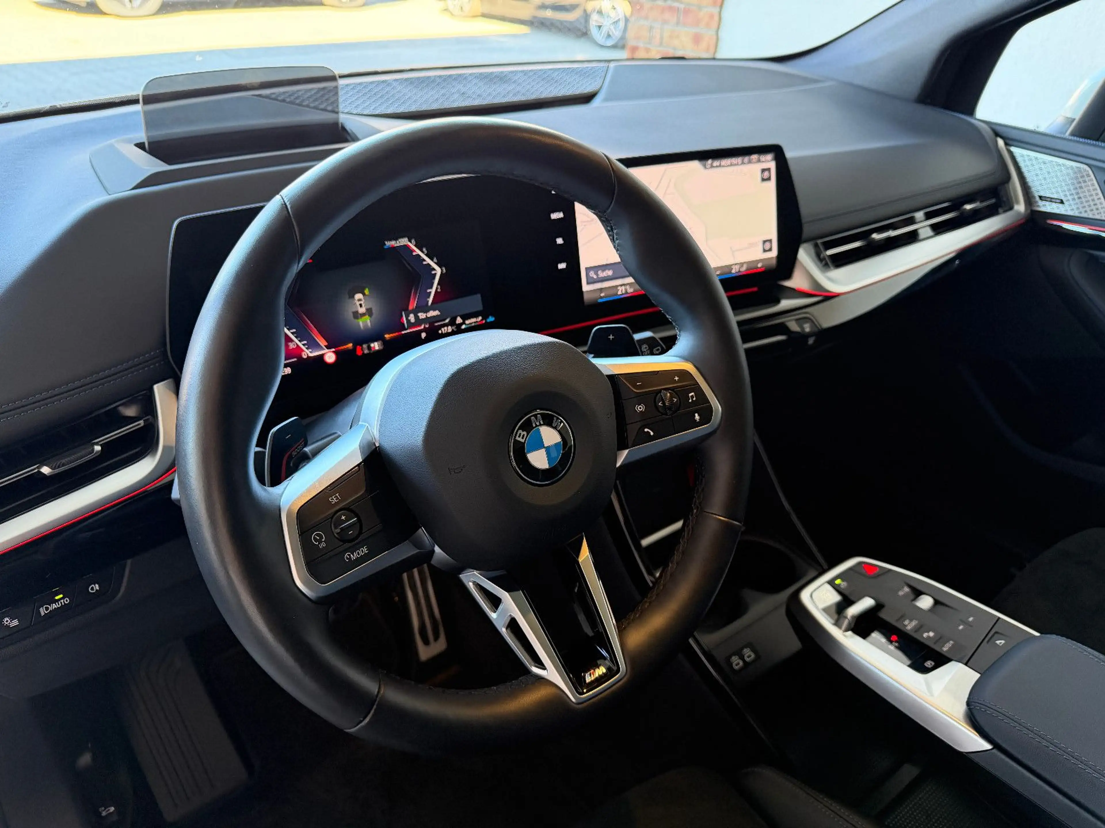 BMW 220 220d ATourer M Sport Pano AHK HUD H/K Massage — photo 11
