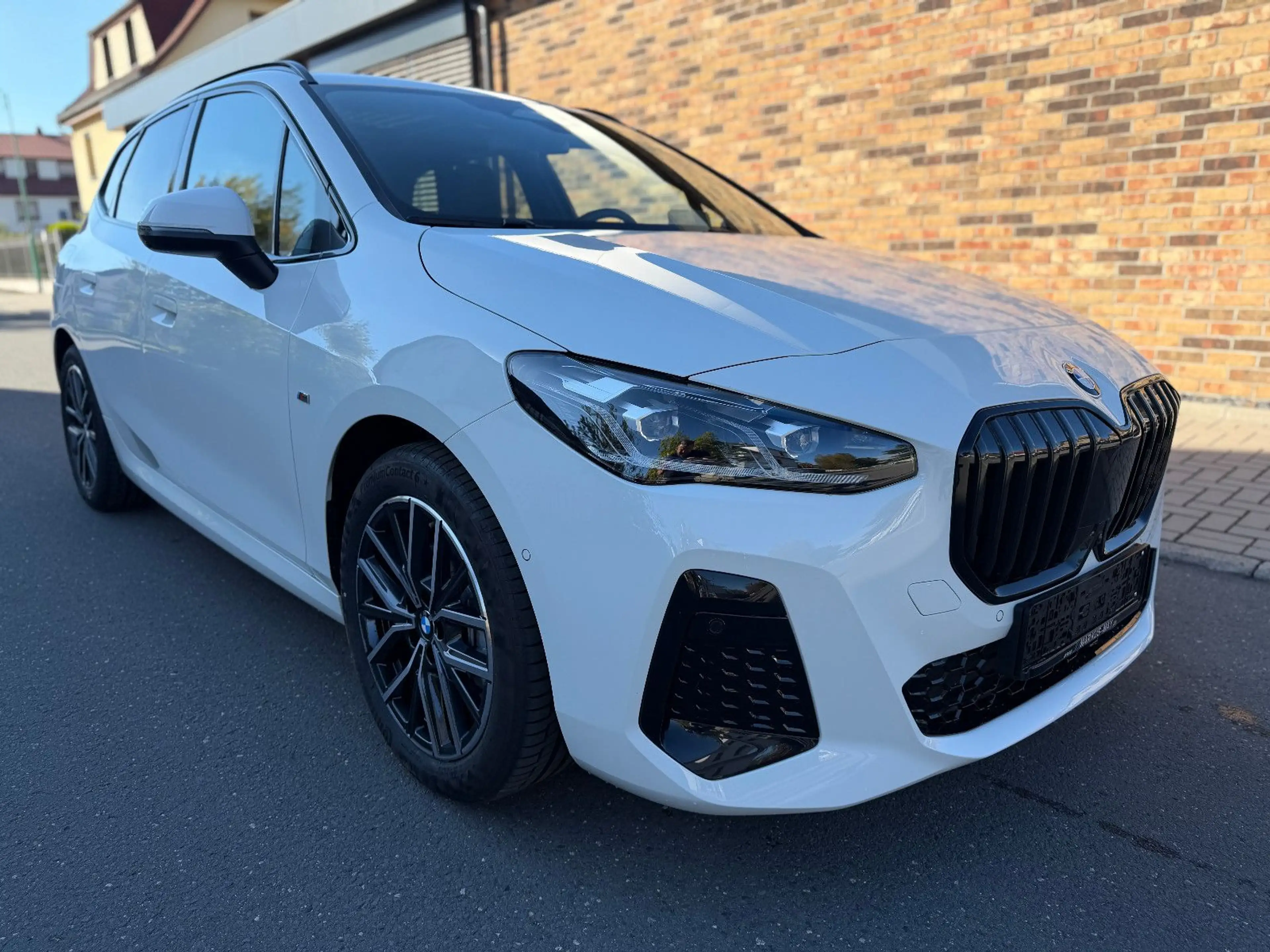 BMW 220 220d ATourer M Sport Pano AHK HUD H/K Massage — photo 8