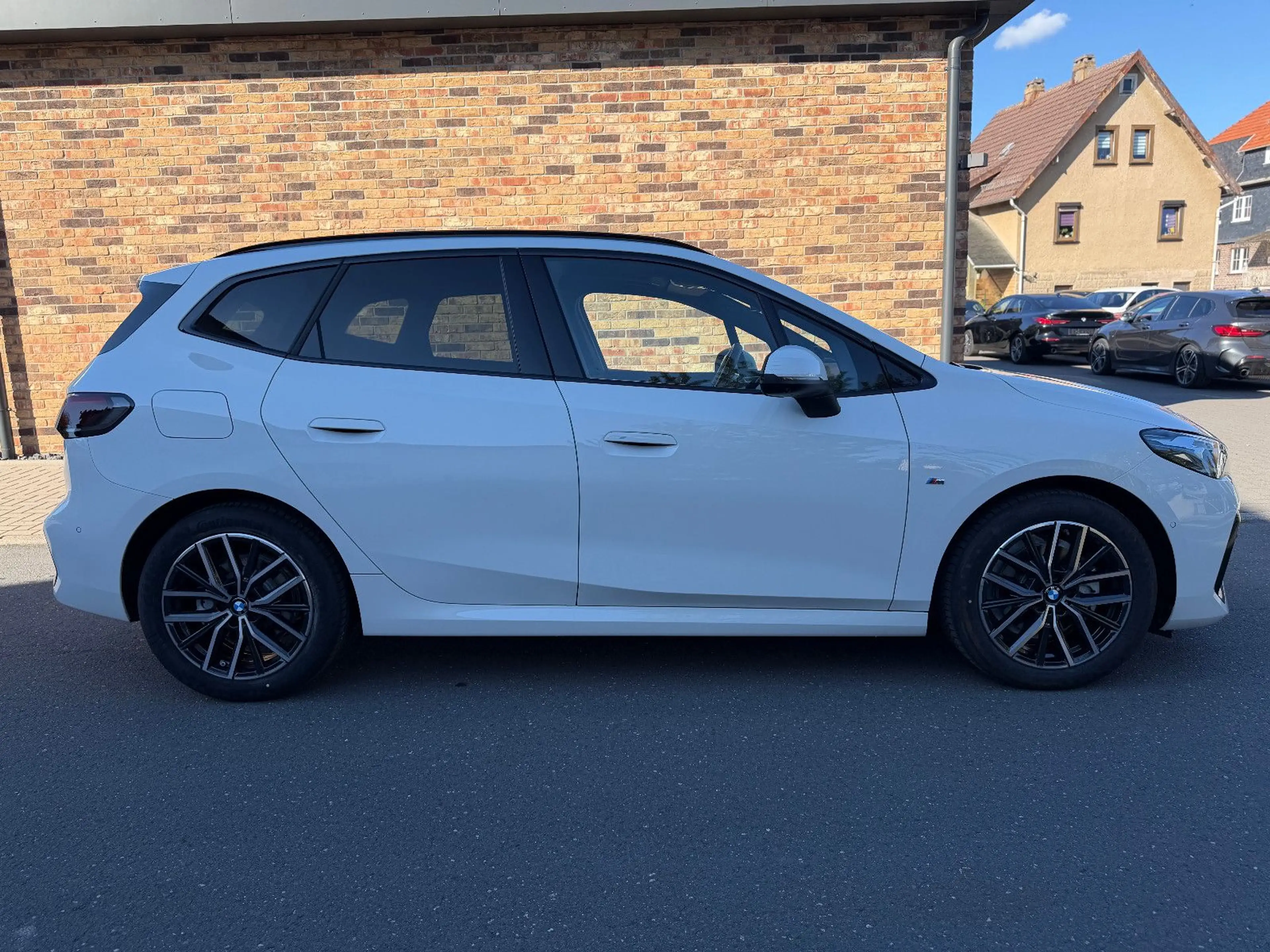 BMW 220 220d ATourer M Sport Pano AHK HUD H/K Massage — photo 7