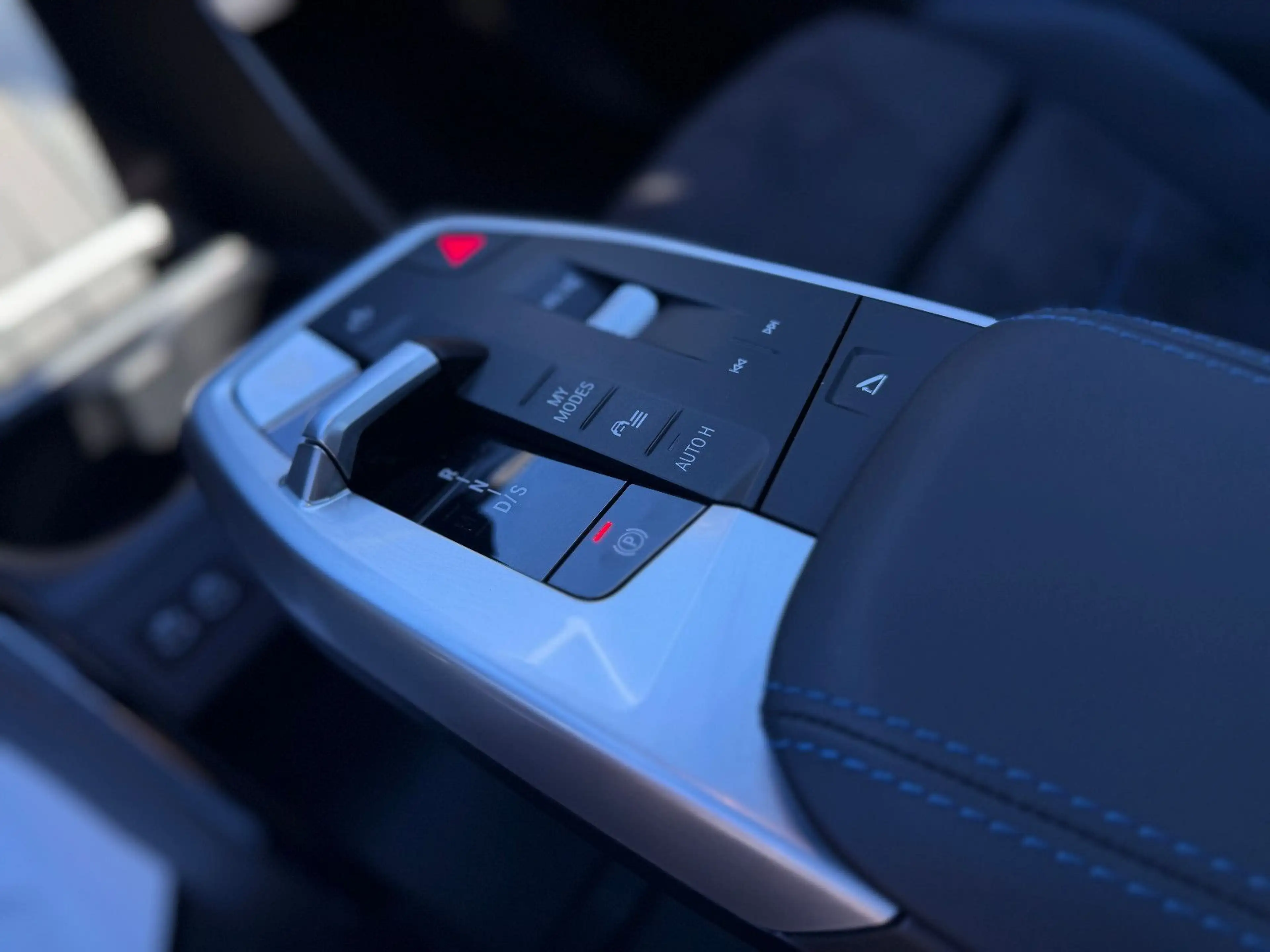 BMW 220 220d ATourer M Sport Pano AHK HUD H/K Massage — photo 19
