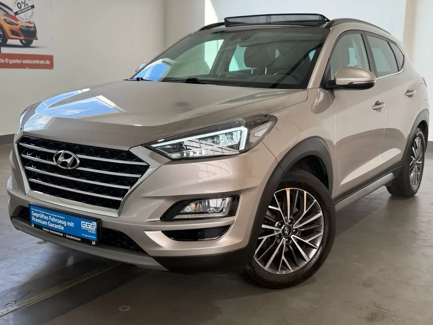 Hyundai TUCSON 2.0 CRDi Style 4WD AHK+PANO+LED+RFK Beige - 2