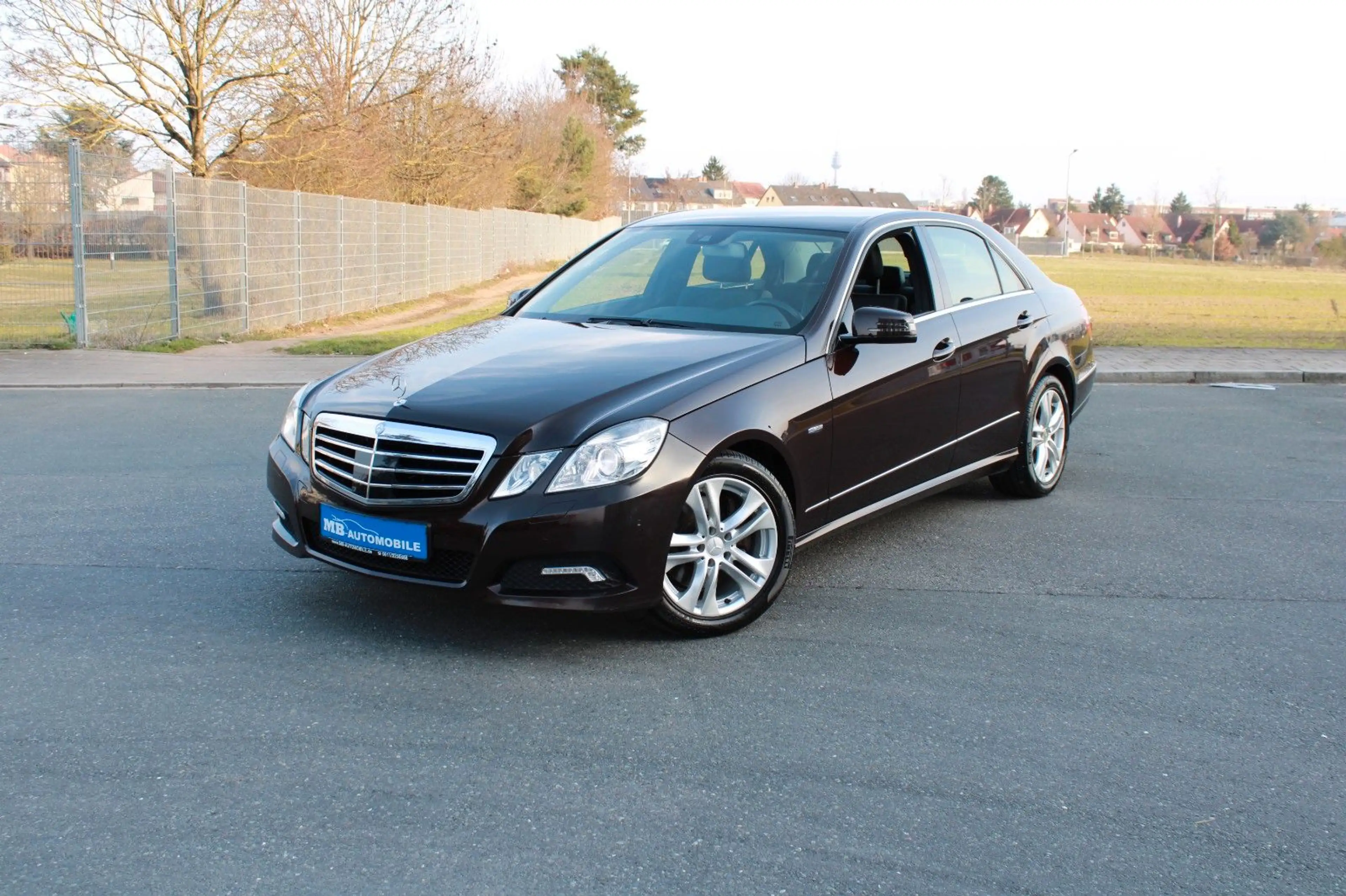 Mercedes-Benz E 250 E250 CGI BlueEfficiency Limousine Avantgarde 18"