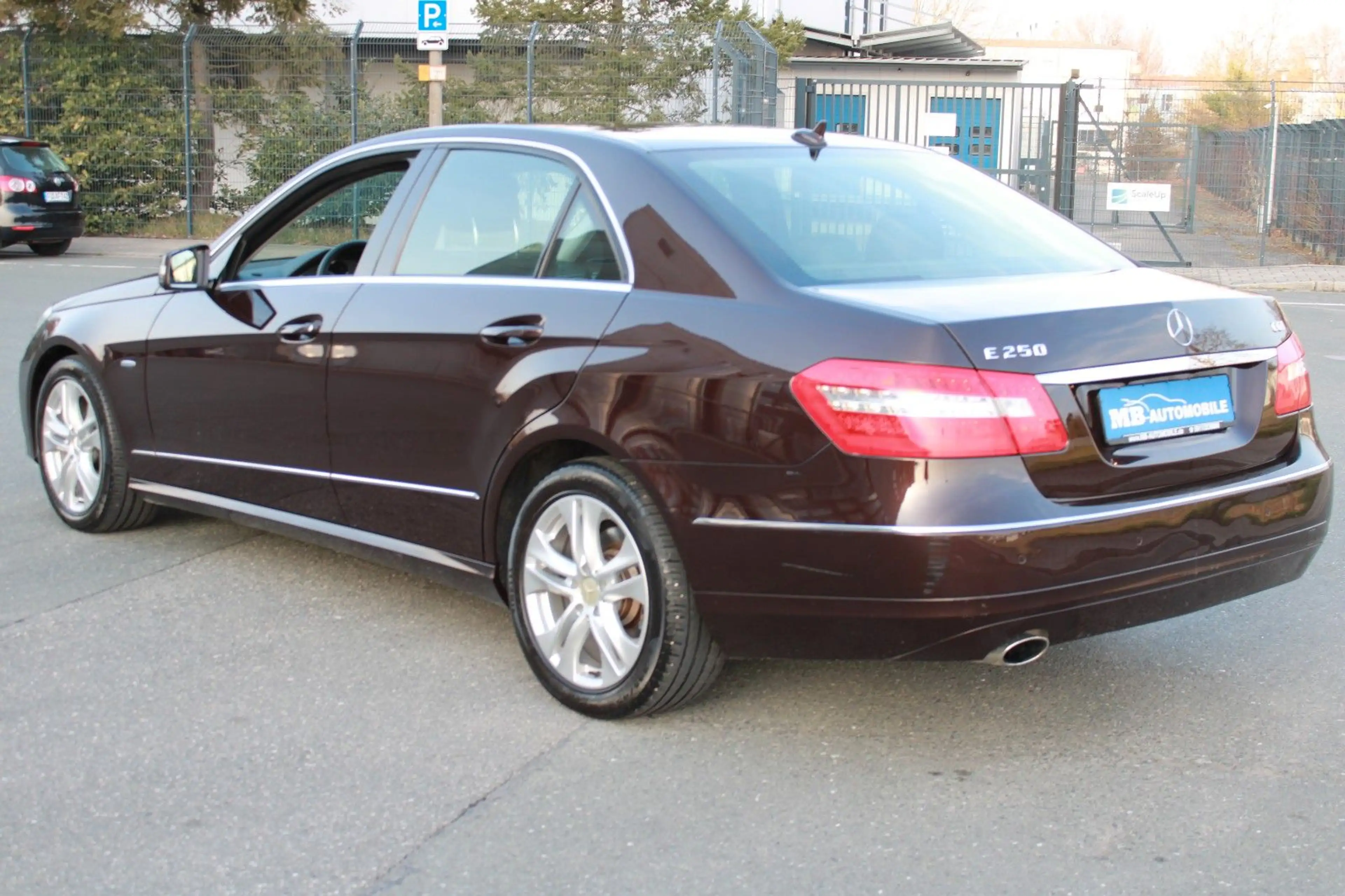 Mercedes-Benz E 250 E250 CGI BlueEfficiency Limousine Avantgarde 18" — photo 7