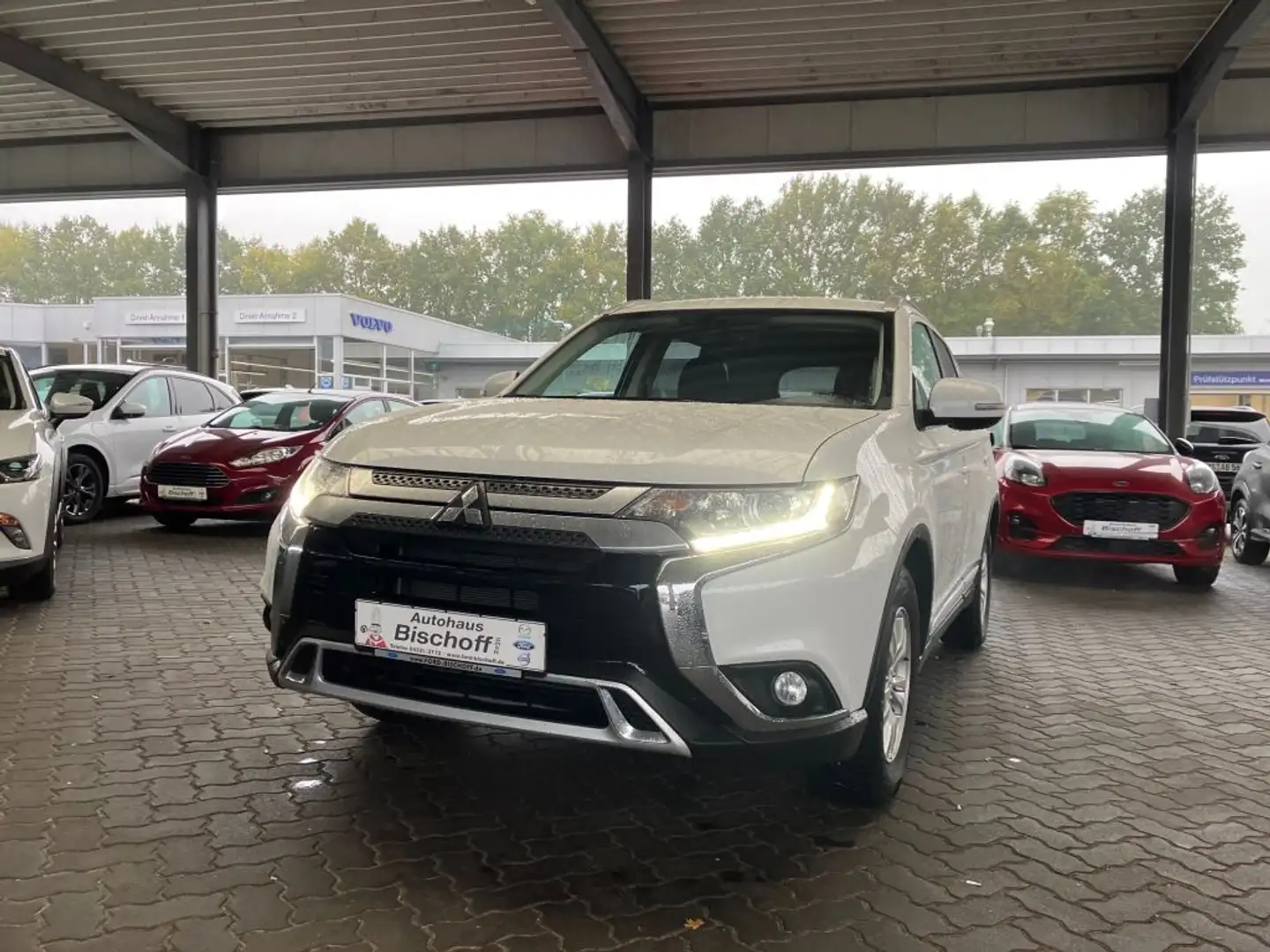 Mitsubishi Outlander 2.0 2WD Spirit Weiß - 1