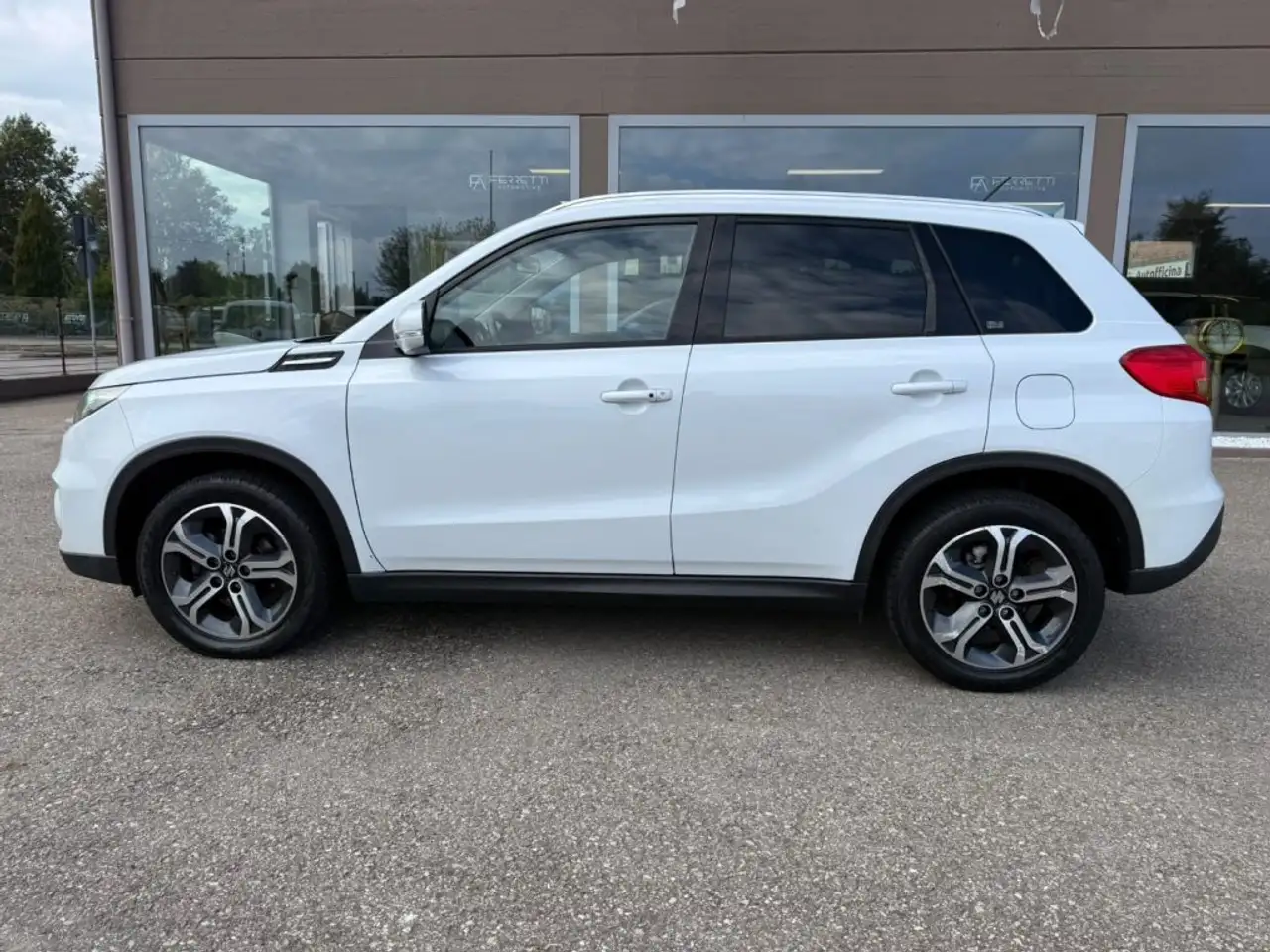 Suzuki Vitara 1.6 GPL VVT V-Top — photo 1 of 15