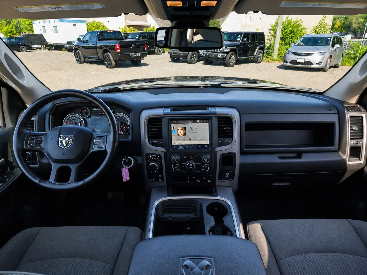 RAM 1500 снимка RAM 1500