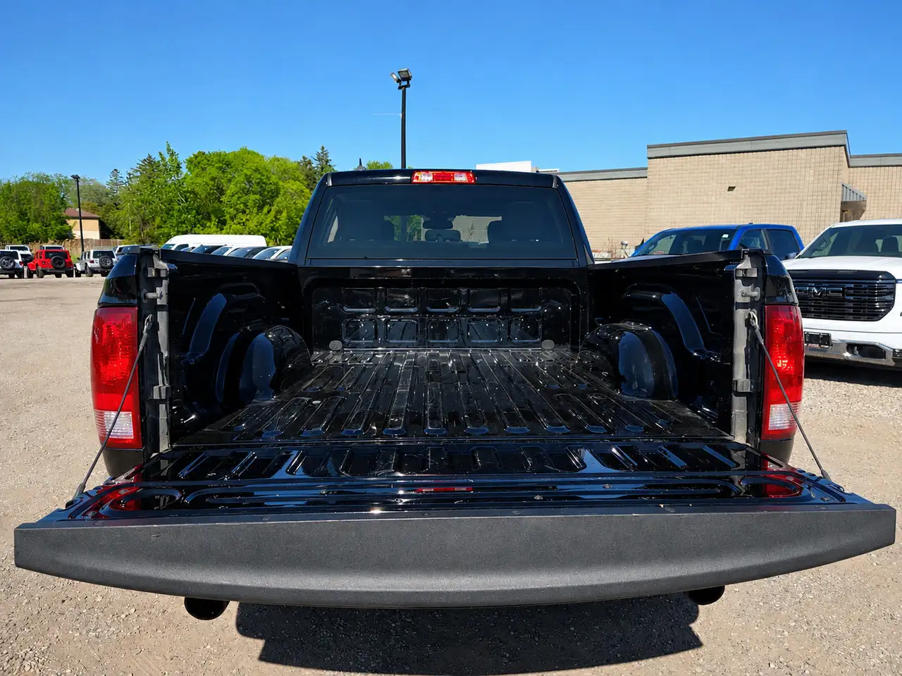 RAM 1500 снимка RAM 1500