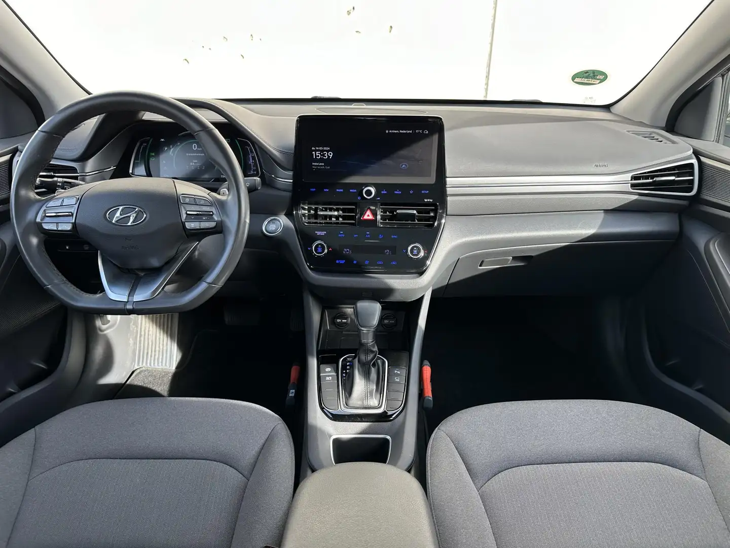 Hyundai IONIQ 1.6 GDi Hybrid Comfort - Plus / Automaat / Climate Zwart - 2