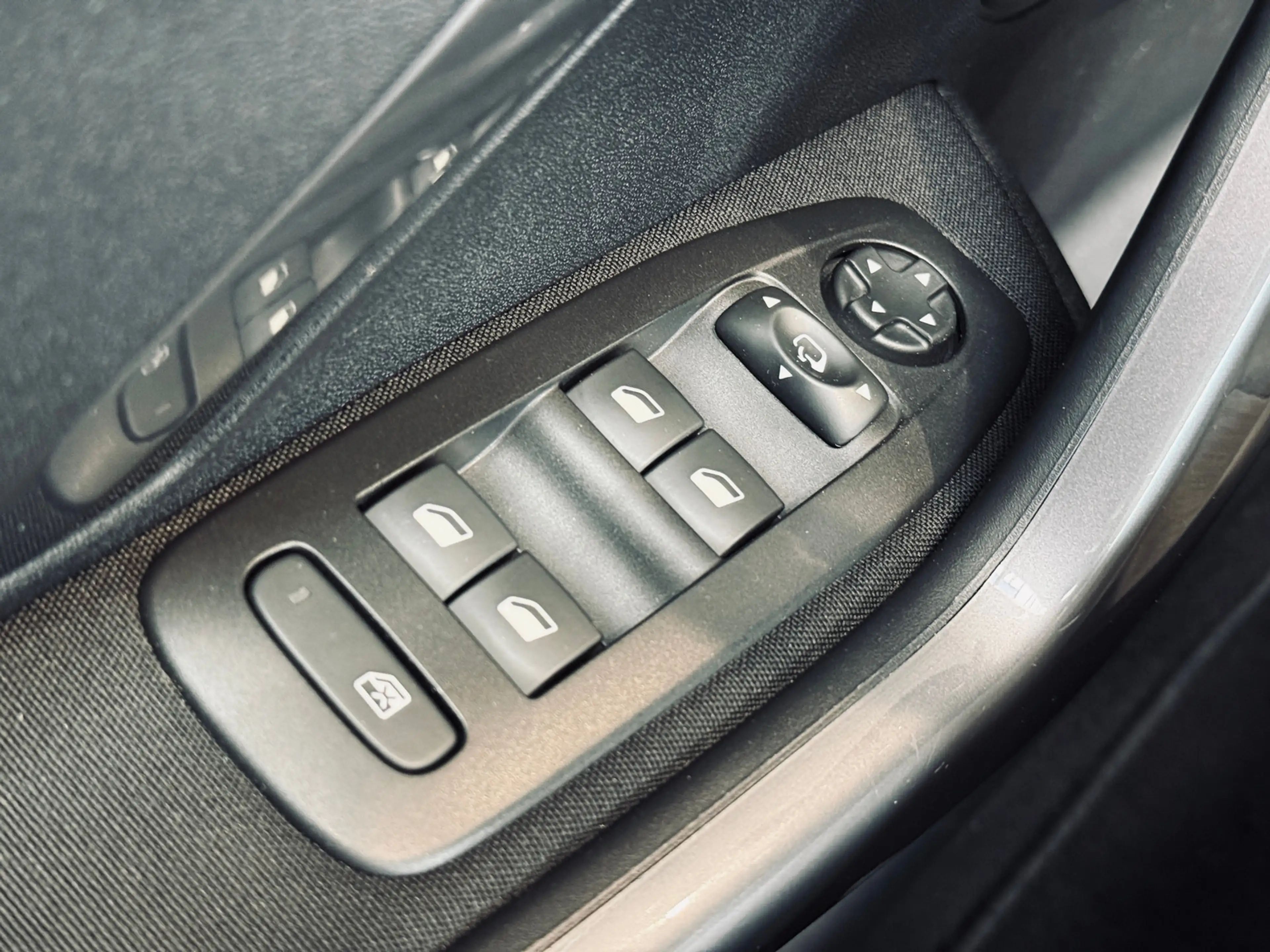 Peugeot 2008 Style PANO|KAMERA|NAVI|CARPLAY|TEMP.|SHZ — photo 15
