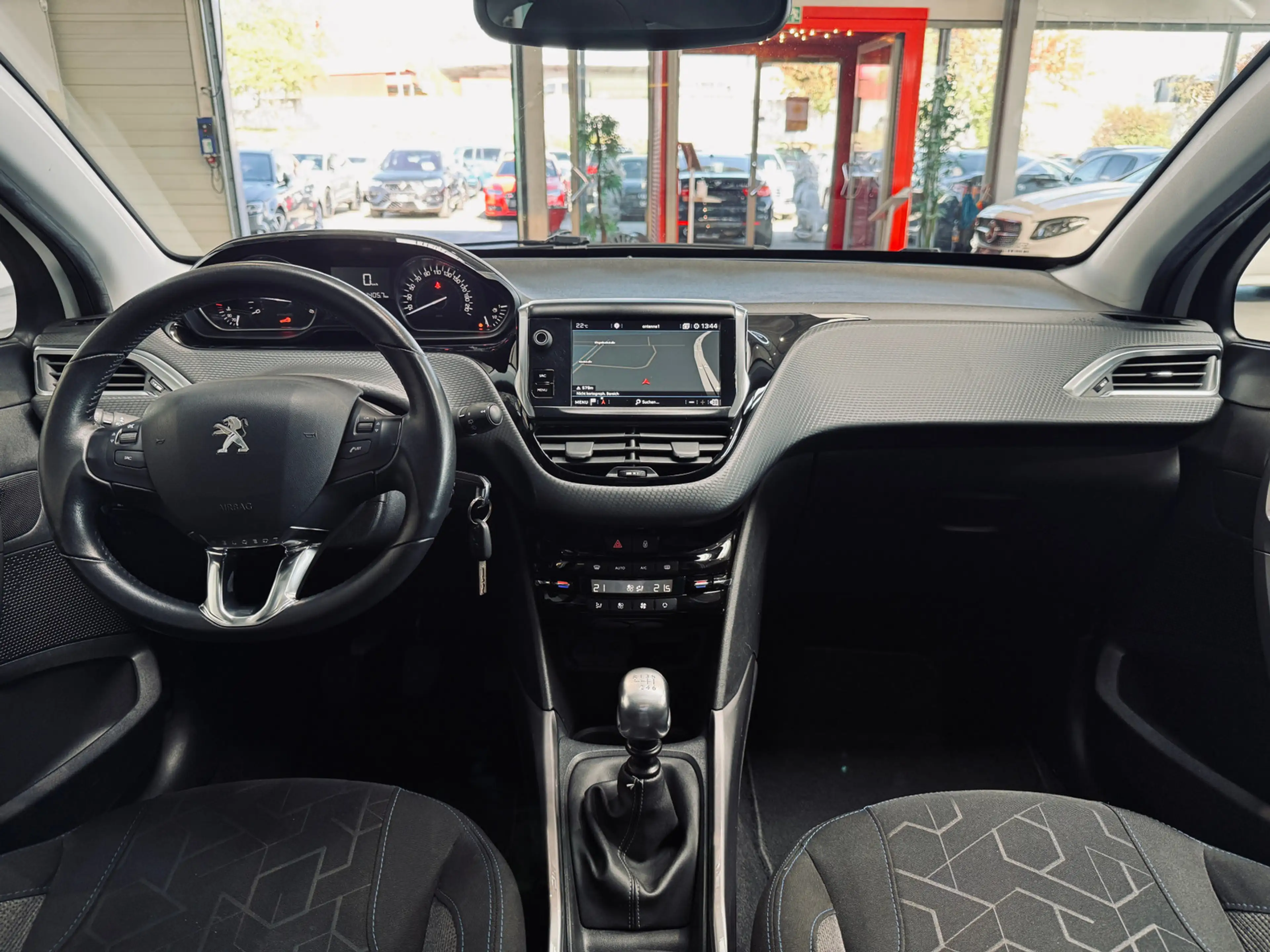 Peugeot 2008 Style PANO|KAMERA|NAVI|CARPLAY|TEMP.|SHZ — photo 13