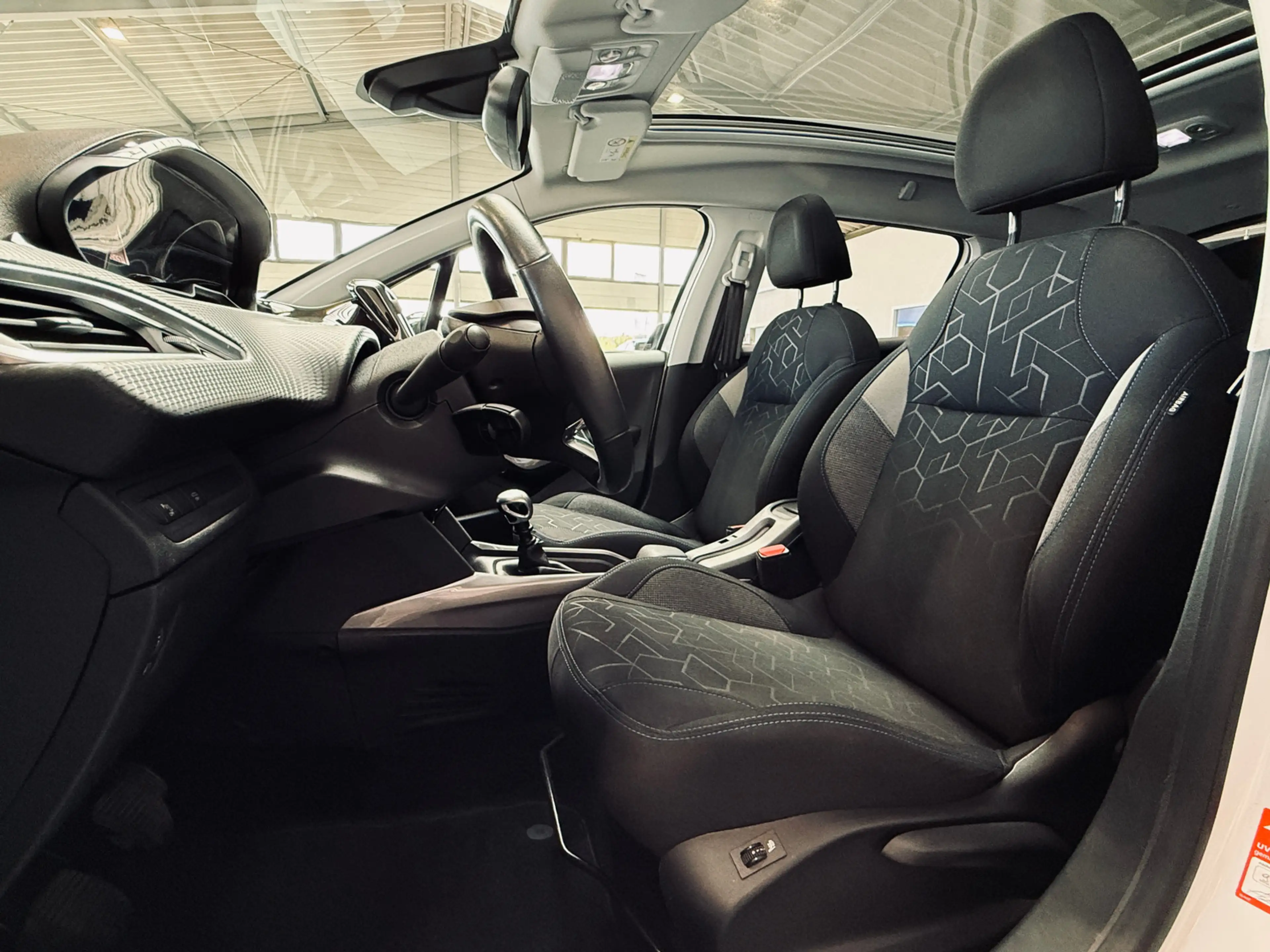 Peugeot 2008 Style PANO|KAMERA|NAVI|CARPLAY|TEMP.|SHZ — photo 9