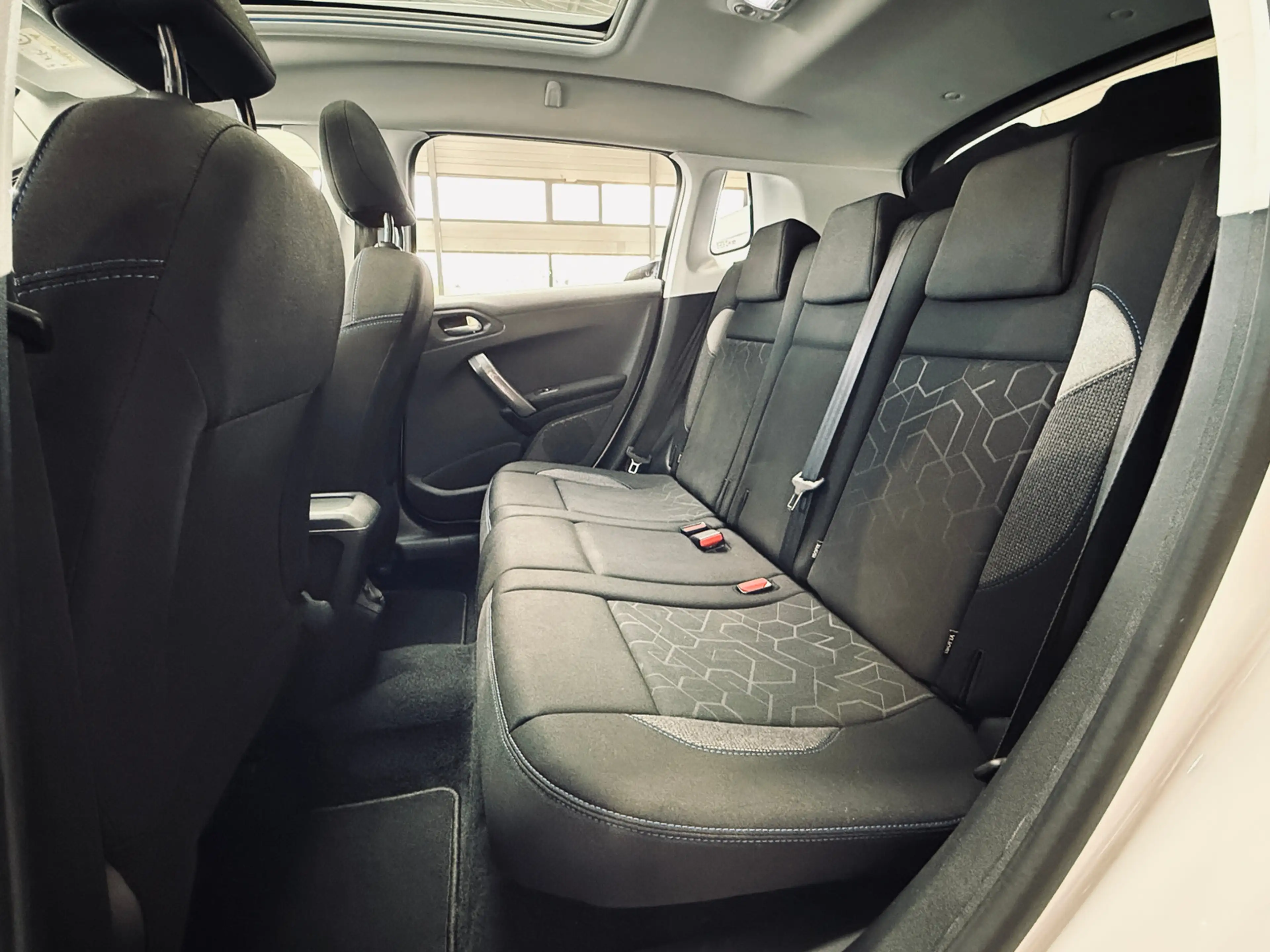 Peugeot 2008 Style PANO|KAMERA|NAVI|CARPLAY|TEMP.|SHZ — photo 11