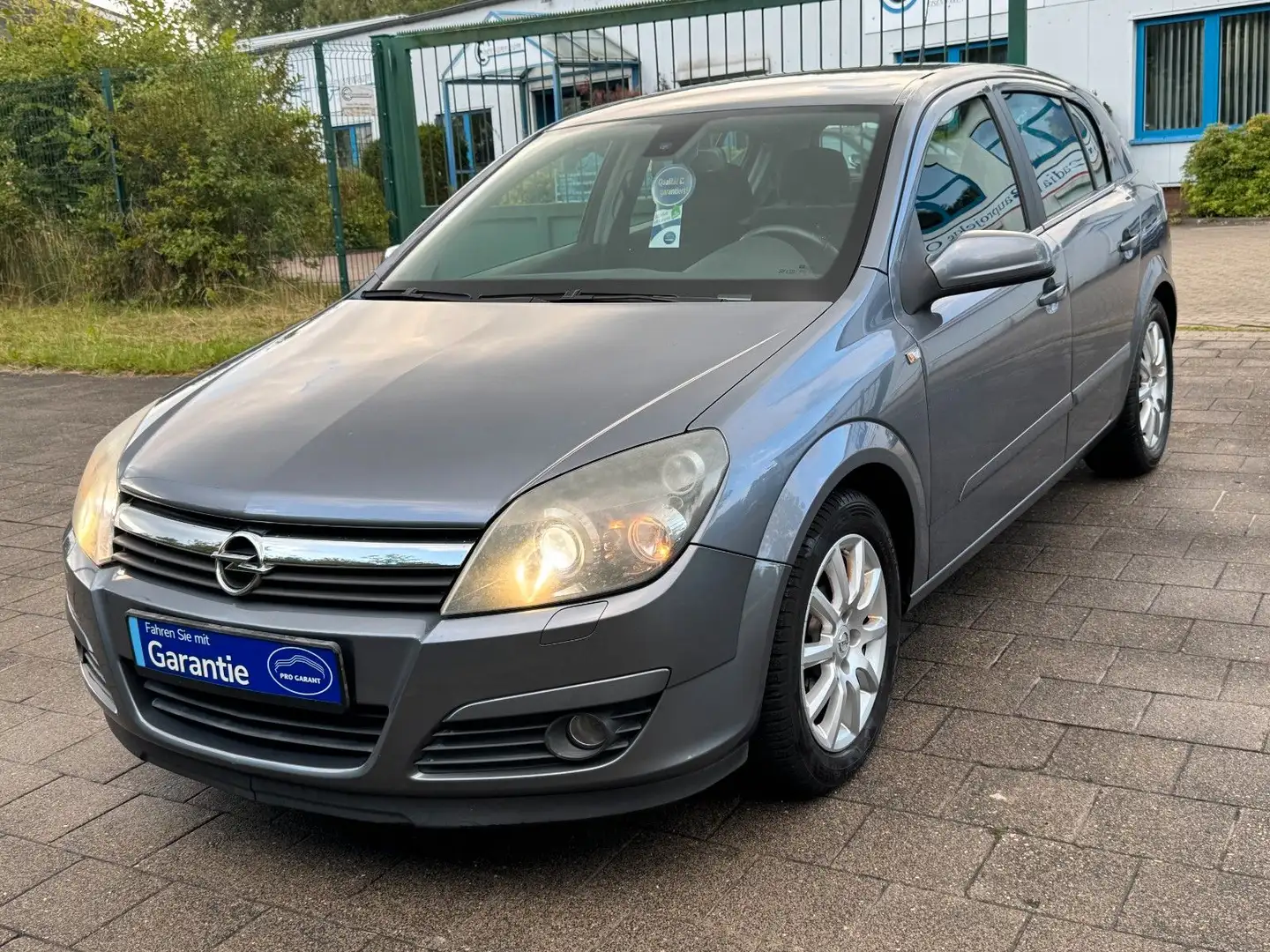 Opel Astra H Elegance 1.8 XENON TÜV ALU 2.HD GARANTIE Gris - 1