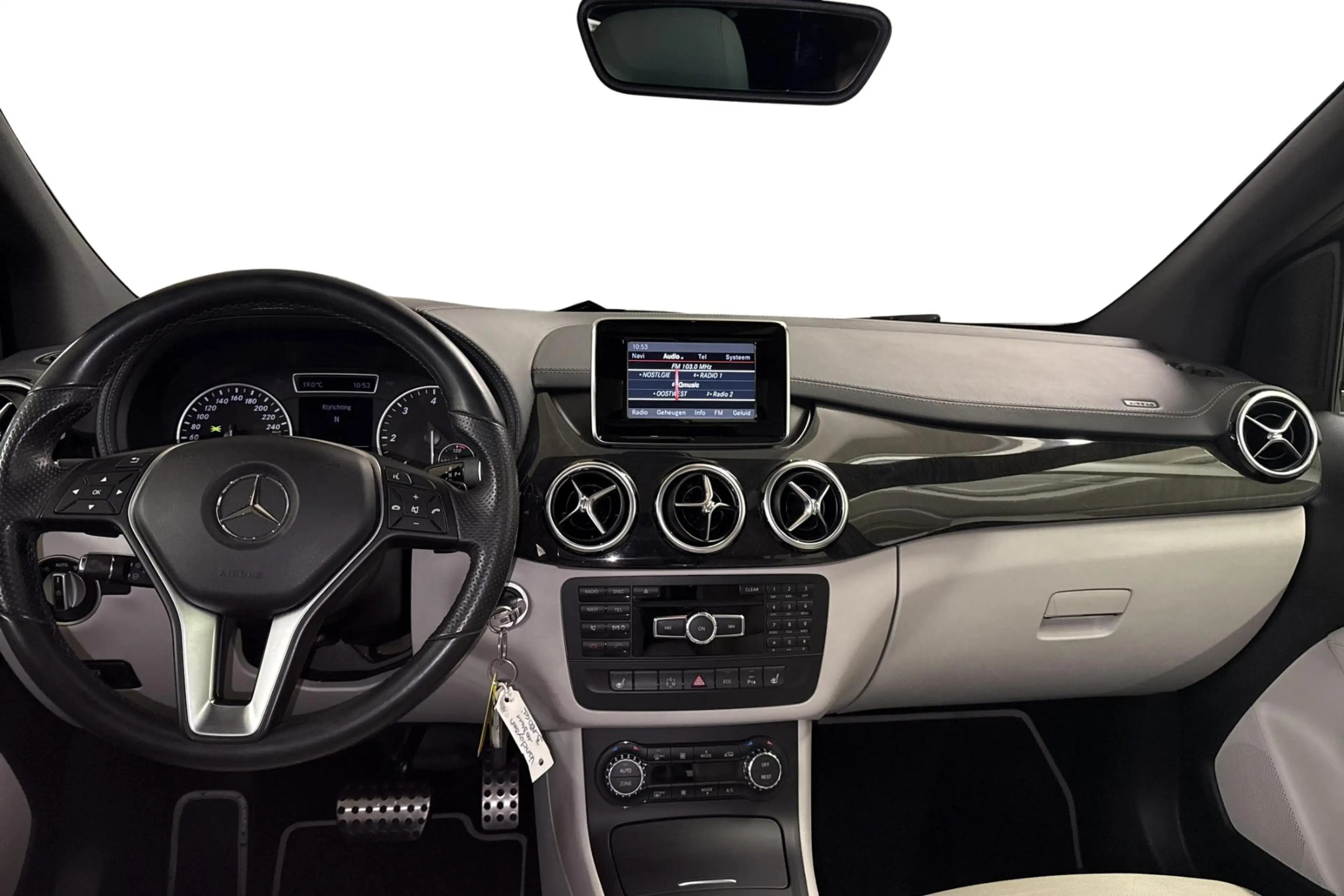 Mercedes-Benz B 180 CDI — photo 12