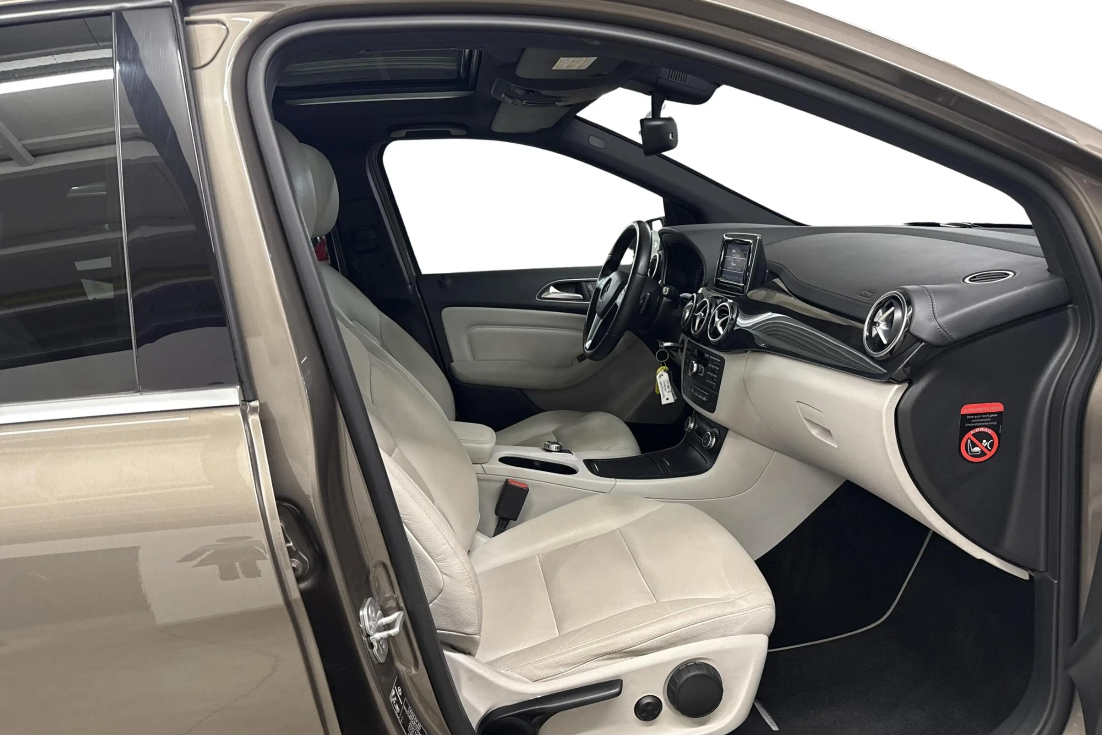 Mercedes-Benz B 180 CDI — photo 6