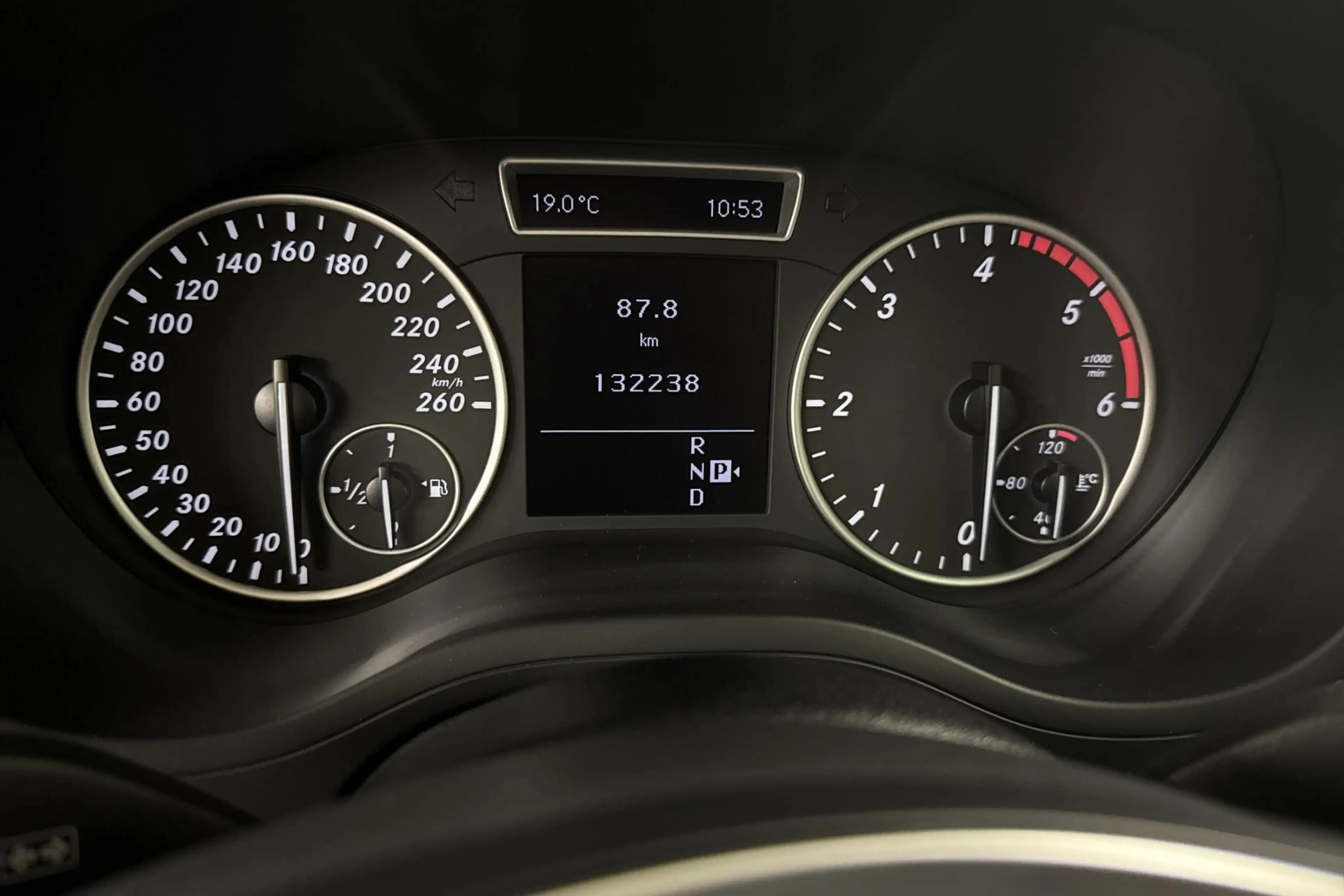 Mercedes-Benz B 180 CDI — photo 13
