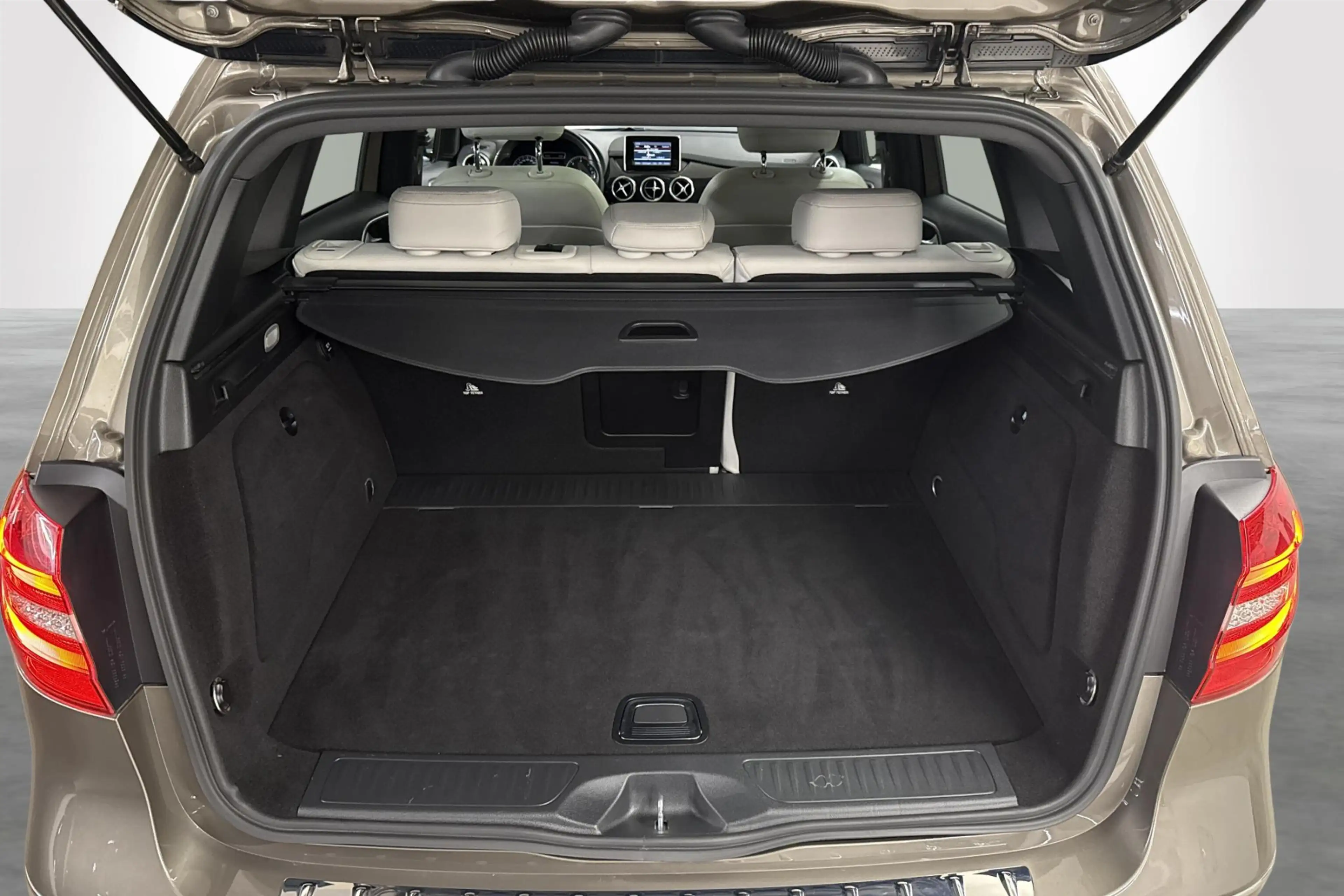 Mercedes-Benz B 180 CDI — photo 10
