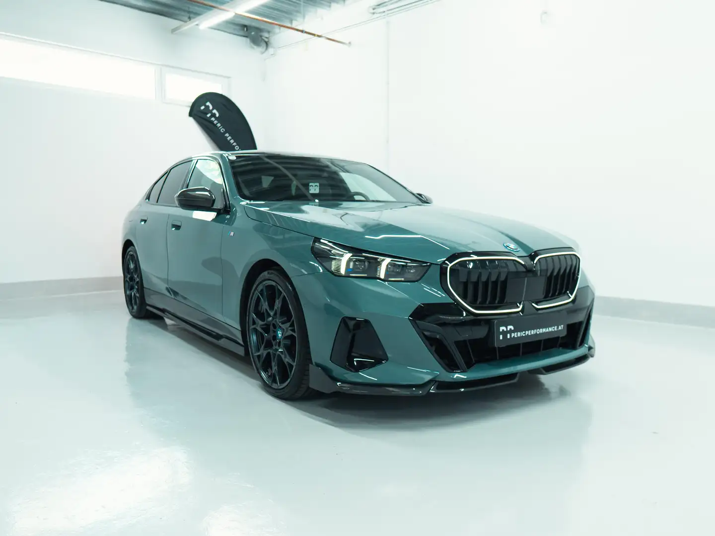 BMW 550 550 e xDrive M Sport | TOP-Ausstattung Grün - 1