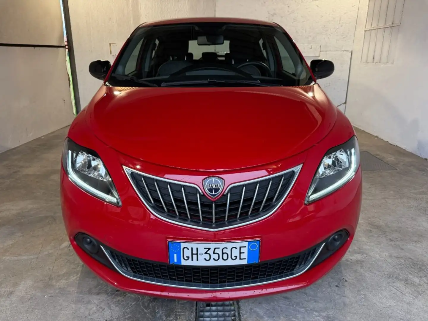 Lancia Ypsilon 1.0 FireFly 5 porte S&S Hybrid NEOPATENTATI Rosso - 2