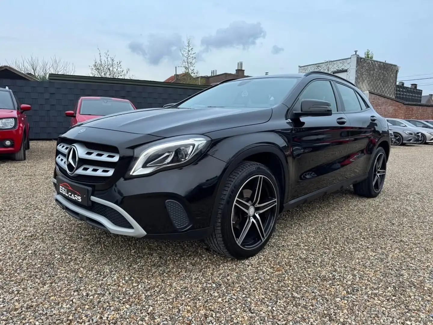 Mercedes-Benz GLA 200 d **12 mois de garantie** Zwart - 1