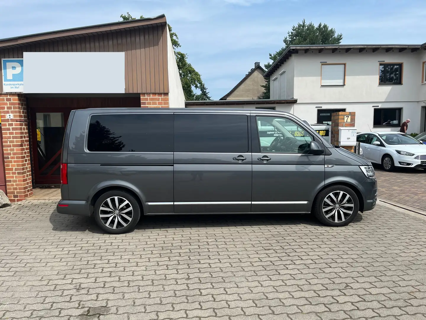 Volkswagen T6 Multivan Multivan " lang " - Automatik - 2x Schiebetür!! Grau - 1