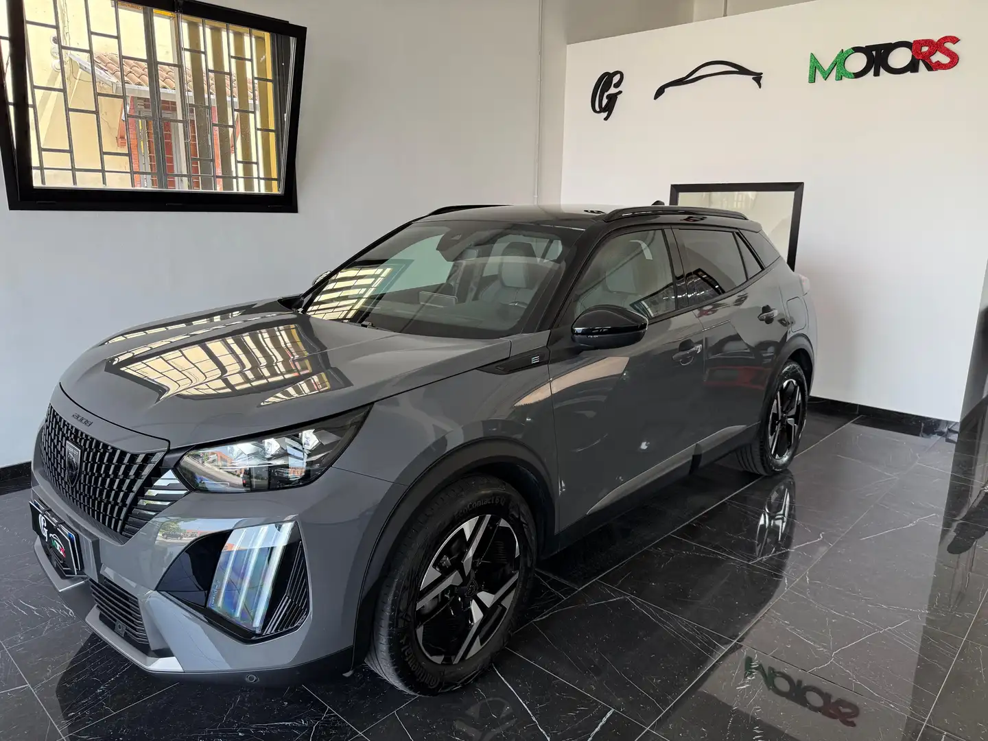 Peugeot 2008 54 kWh GT Grigio - 1