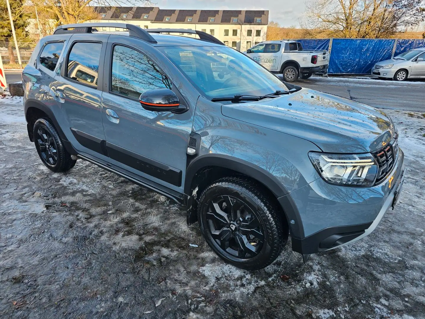 Dacia Duster 1.3 TCE Aut Klima Navi 360 °Kamera 13TKm Grau - 2