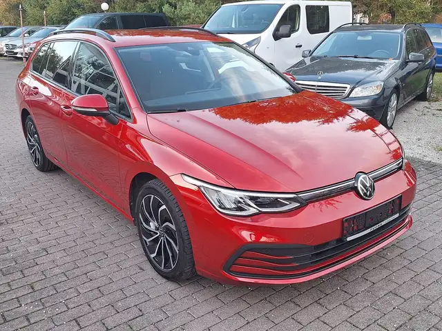 Volkswagen Golf VIII Variant 2.0TDI Life AHK LED Navi Alcan