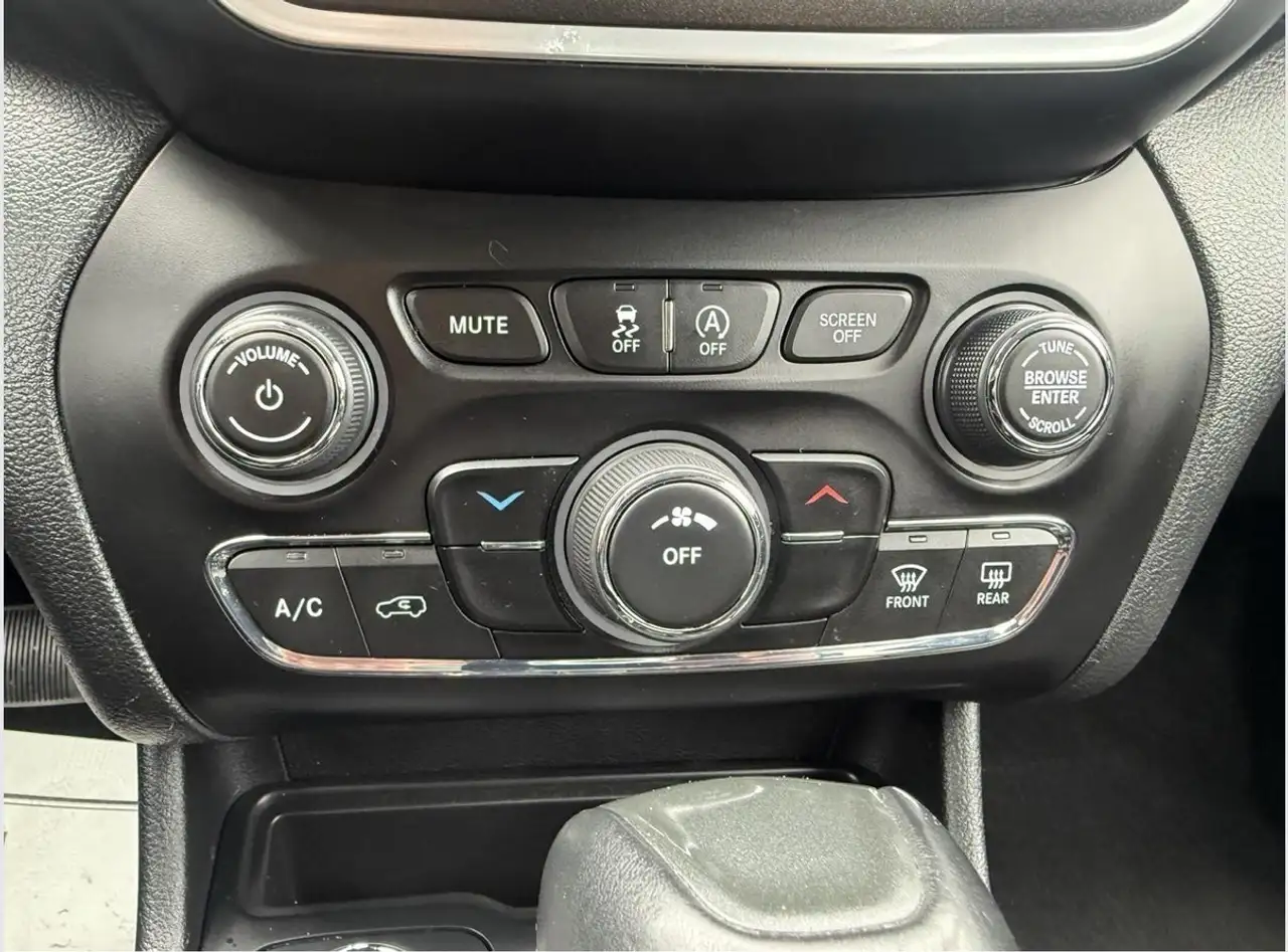 Jeep Cherokee снимка Jeep Cherokee