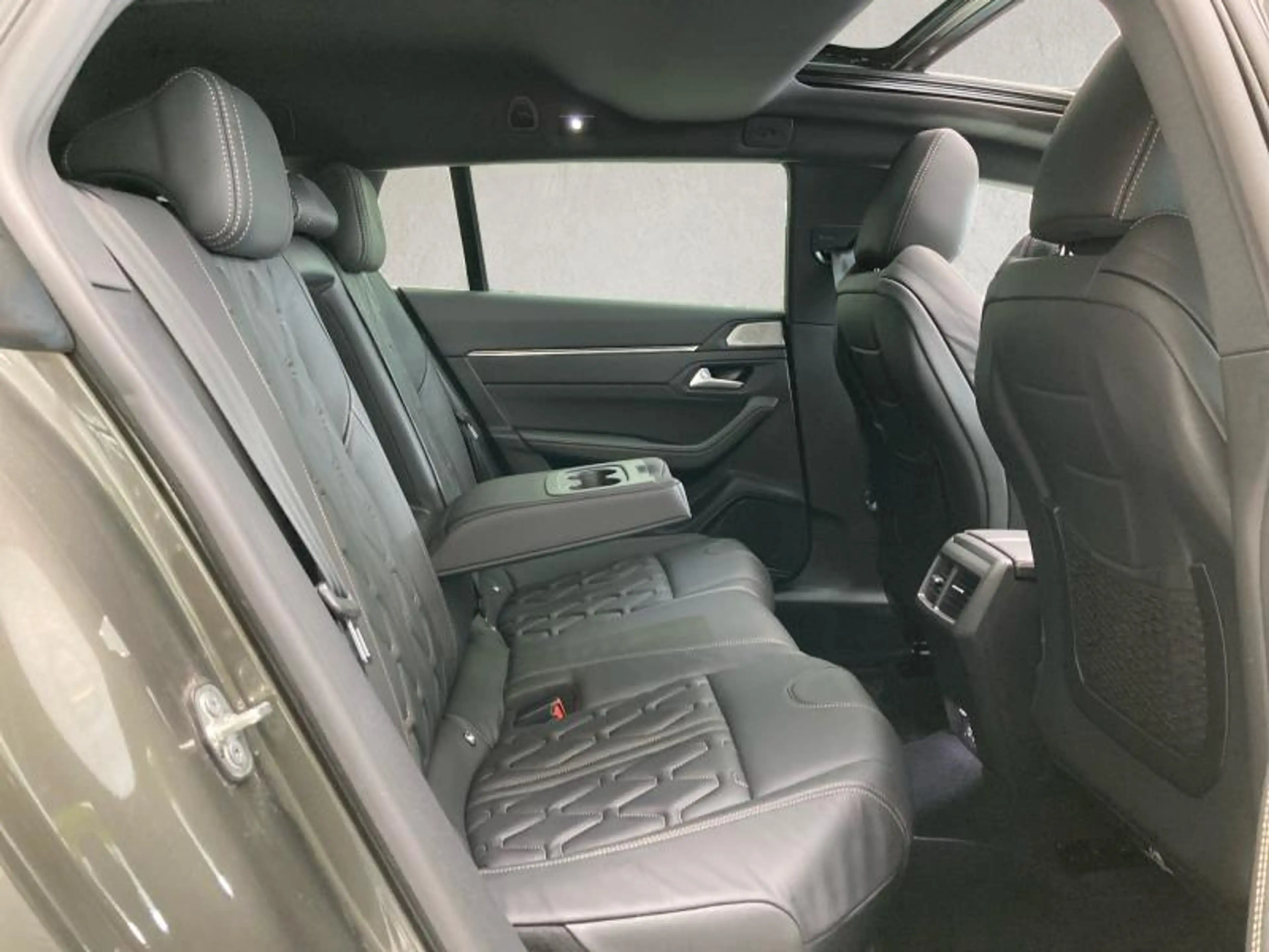 Peugeot 508 III GT — photo 14