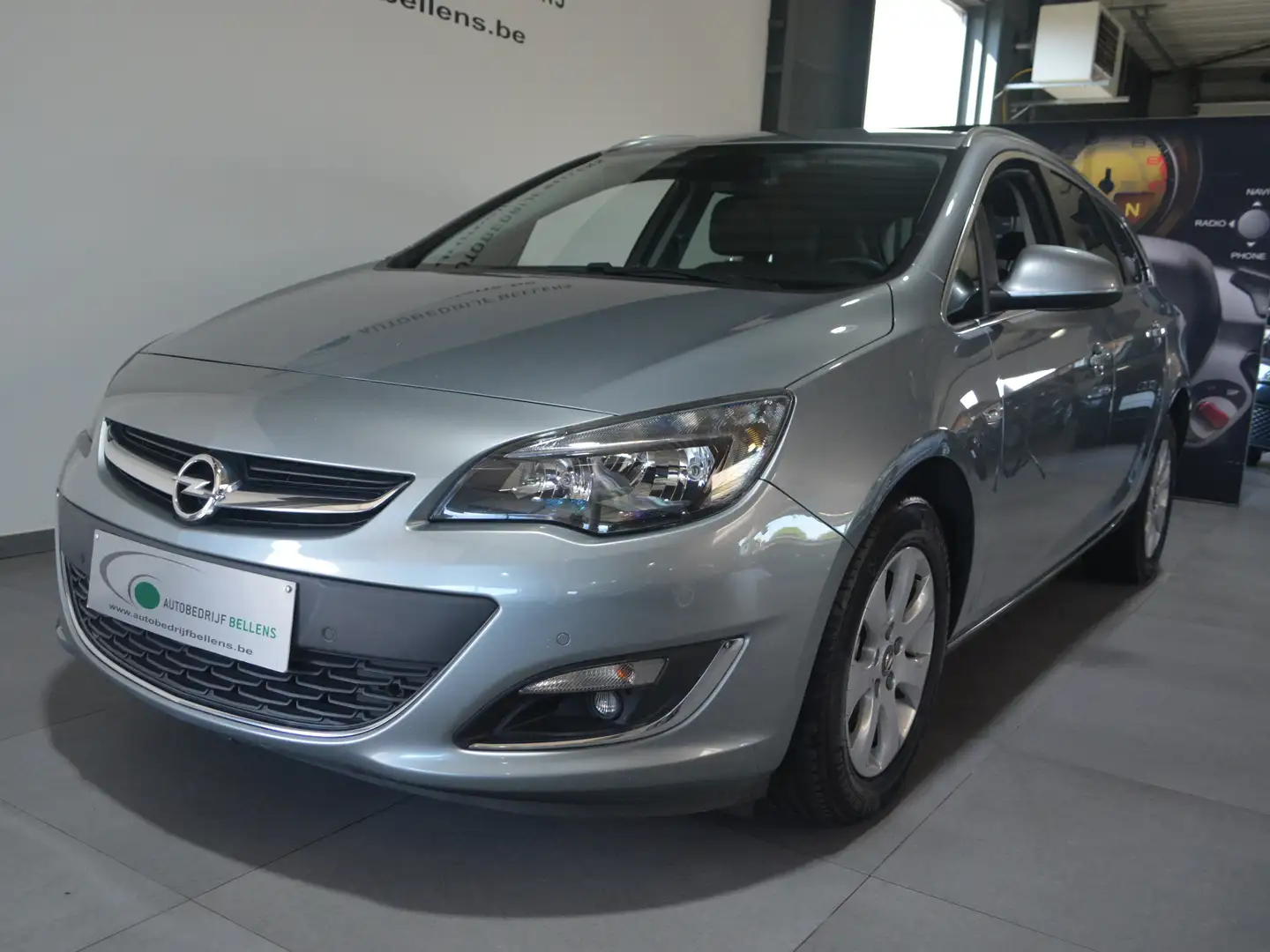 Opel Astra 1.6 l  COSMO / AUTOMAAT /  NAVI  / 1e EIG Gris - 2