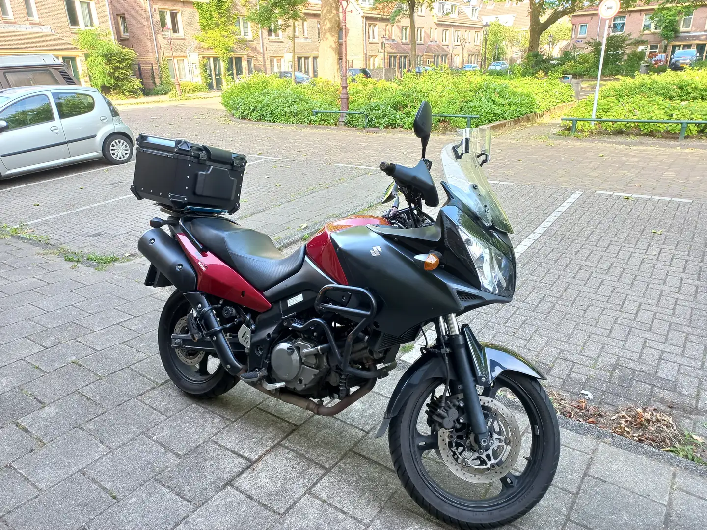 Suzuki V-Strom 650 dl650 Zwart - 1