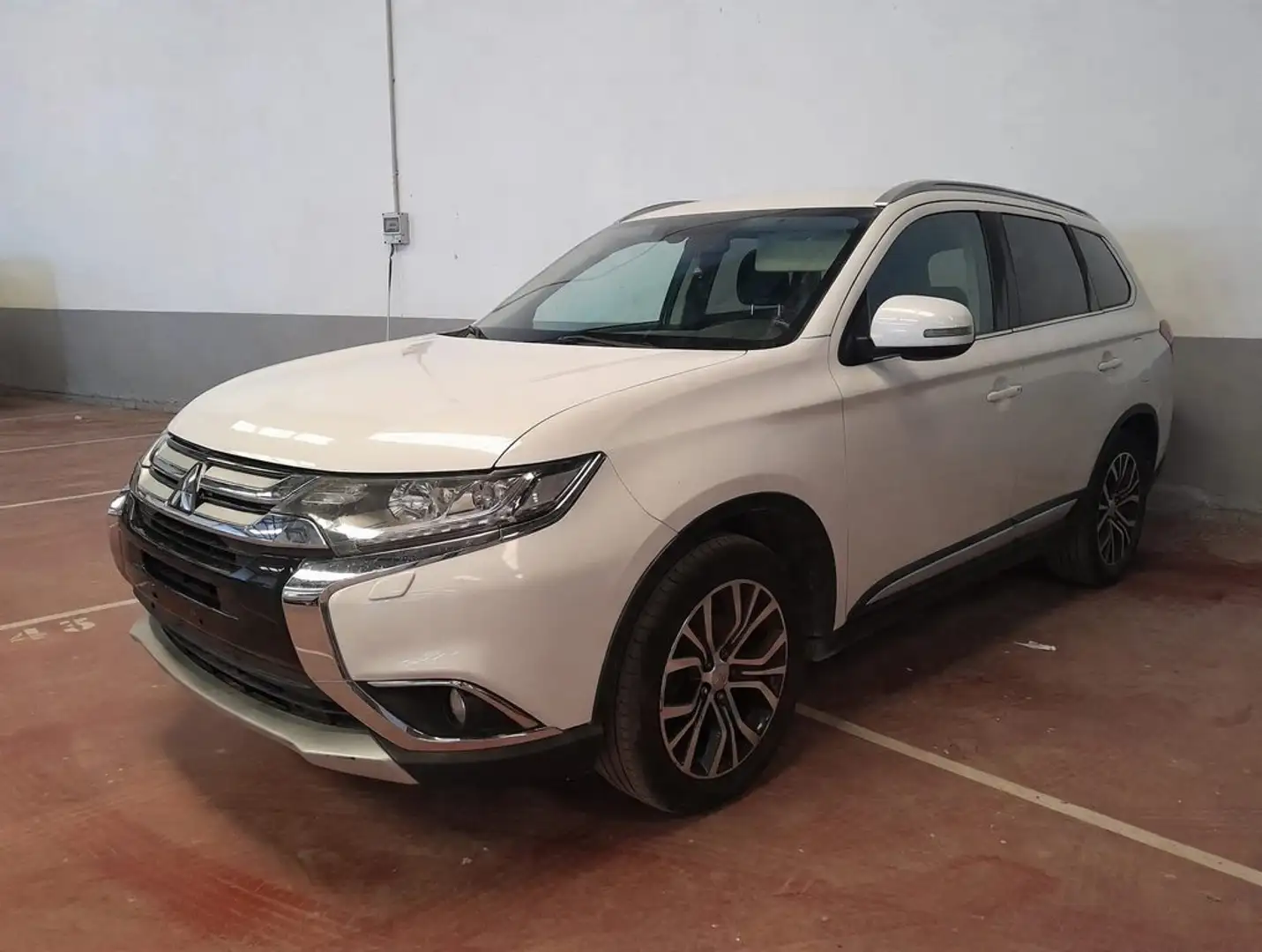 Mitsubishi Outlander 220DI-D Motion 2WD 7pl. Blanco - 1