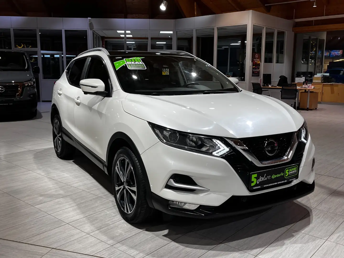 Nissan Qashqai 1.3 DIG-T N-Connecta Navi+Pano+SHZ+Kam Wit - 2