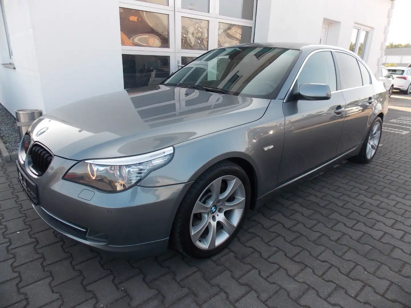BMW 530 5 Lim. 530i Automatik Grijs - 1