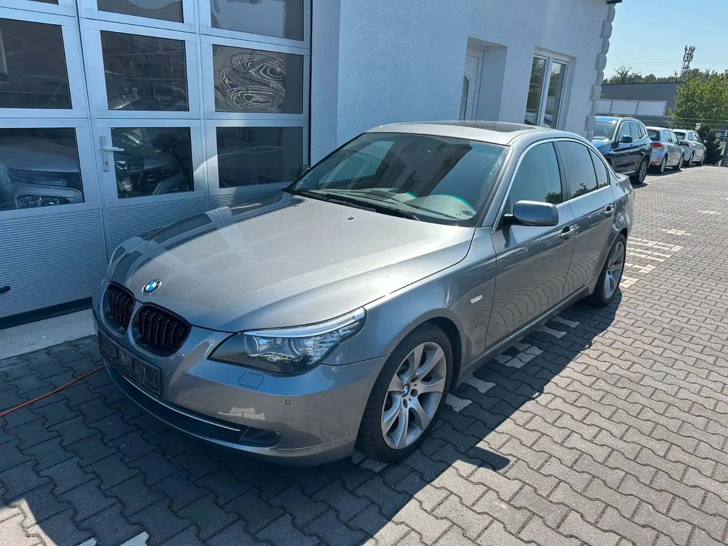 BMW 530 5 Lim. 530i Automatik Šedá - 1