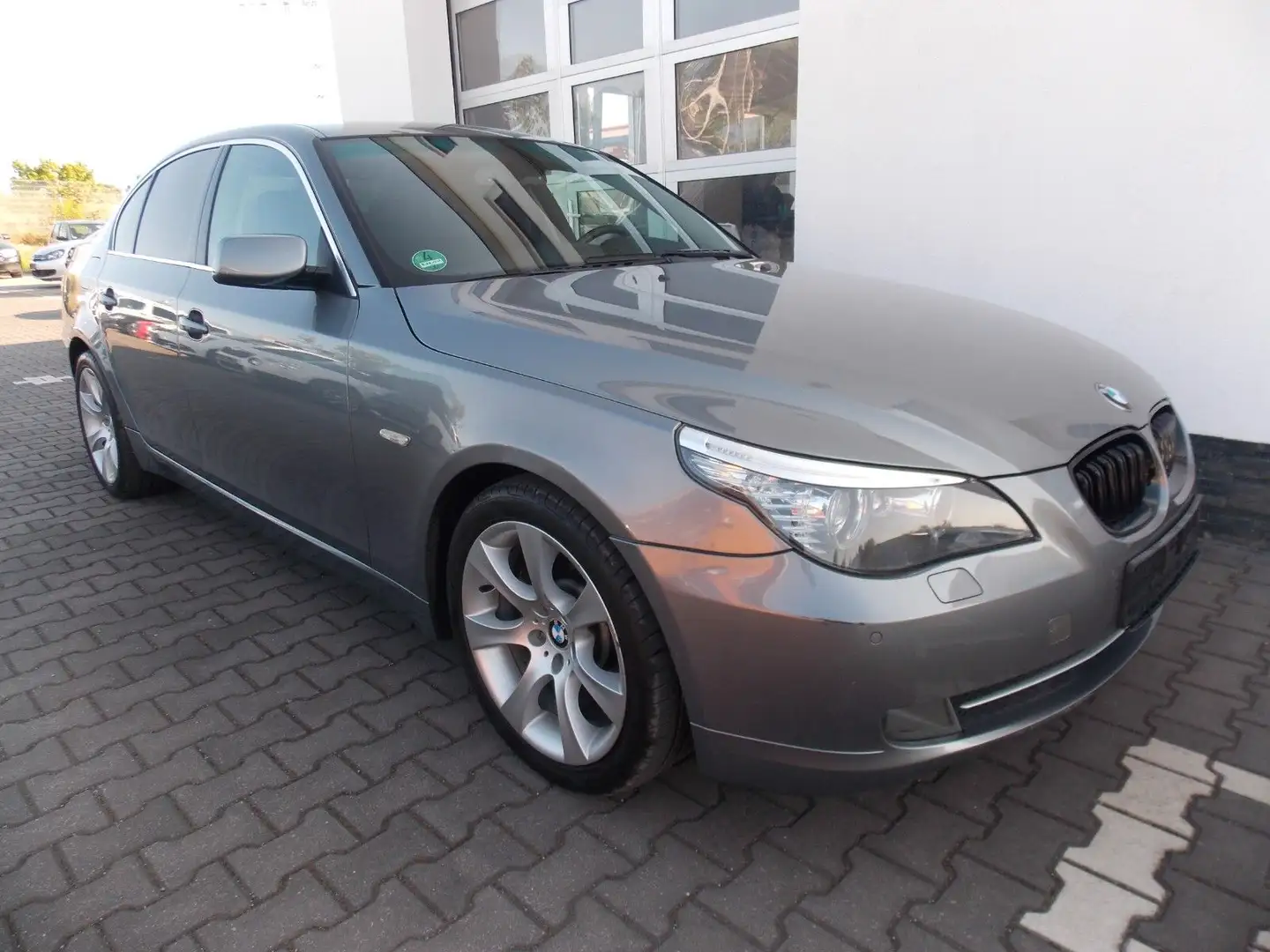 BMW 530 5 Lim. 530i Automatik Grijs - 2
