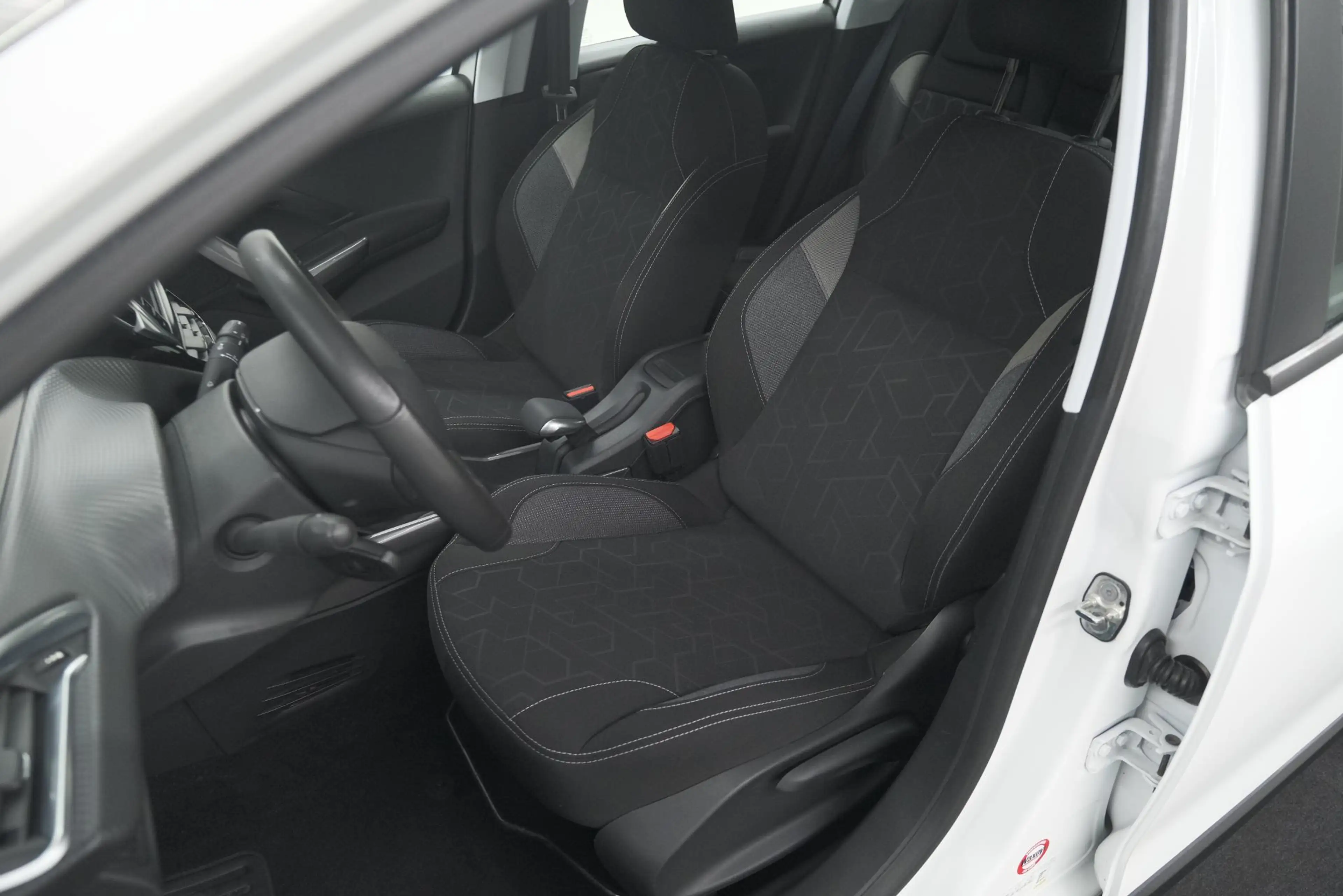 Peugeot 2008 PureTech 110 Blue Lion | Trekhaak | Apple Carplay — photo 14