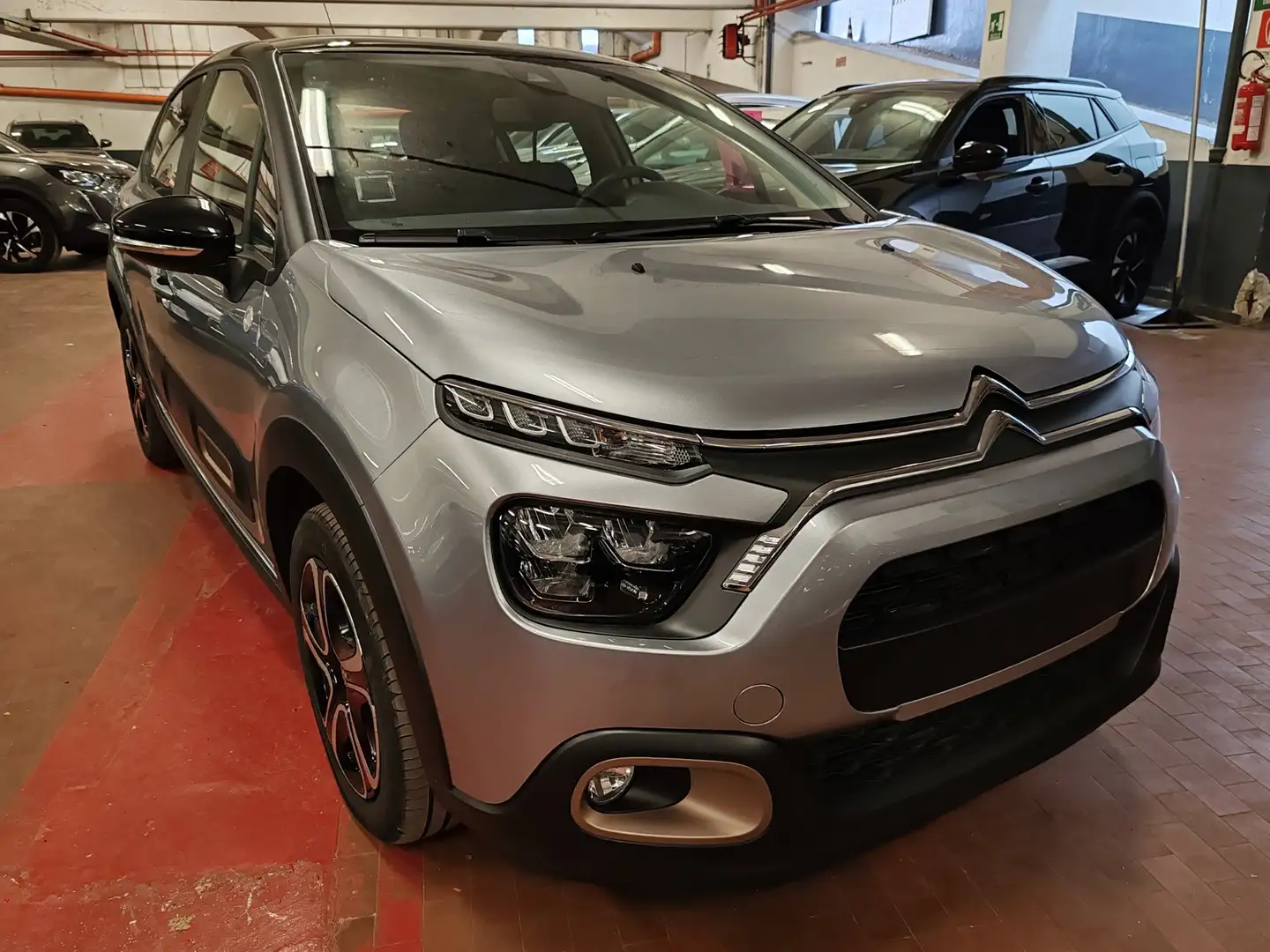 Citroen C3 C3 1.2 110cv C-Series s + Navi + PDC Argento - 1