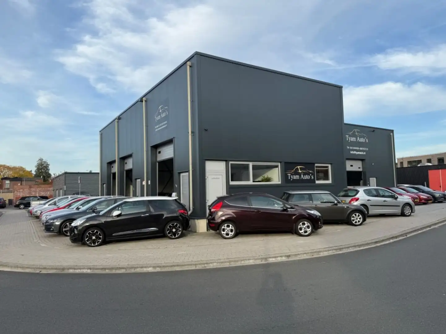 Volkswagen Polo 1.2 MATCH Zwart - 1