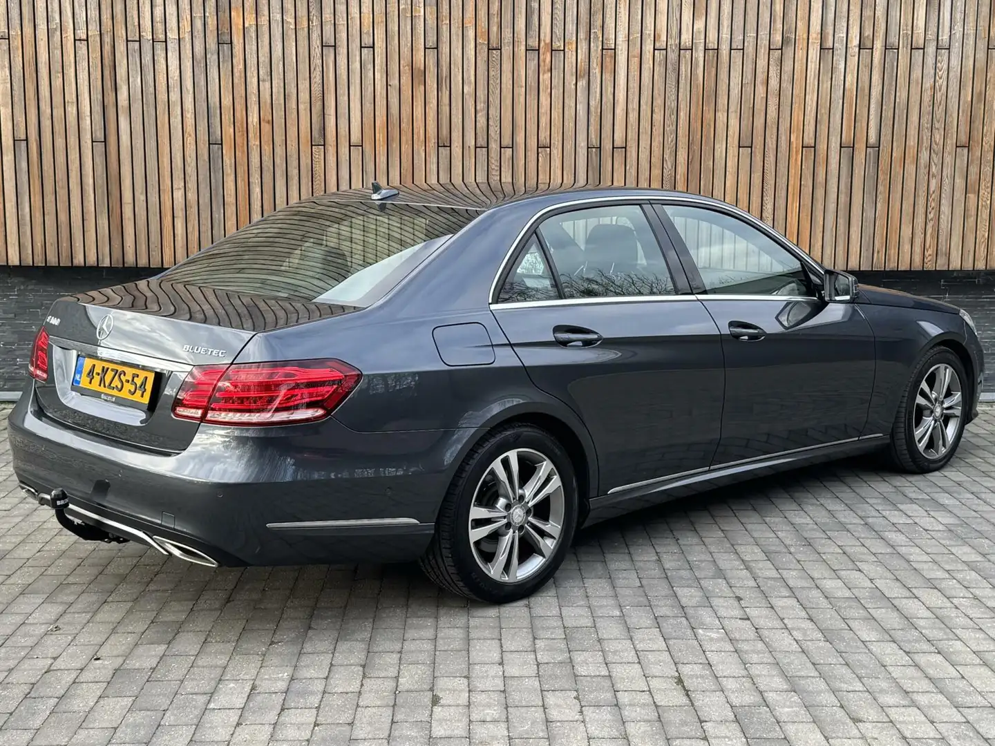 Mercedes-Benz E 300 300d Avantgarde Automaat 231pk | LED lampen adapti Grijs - 2