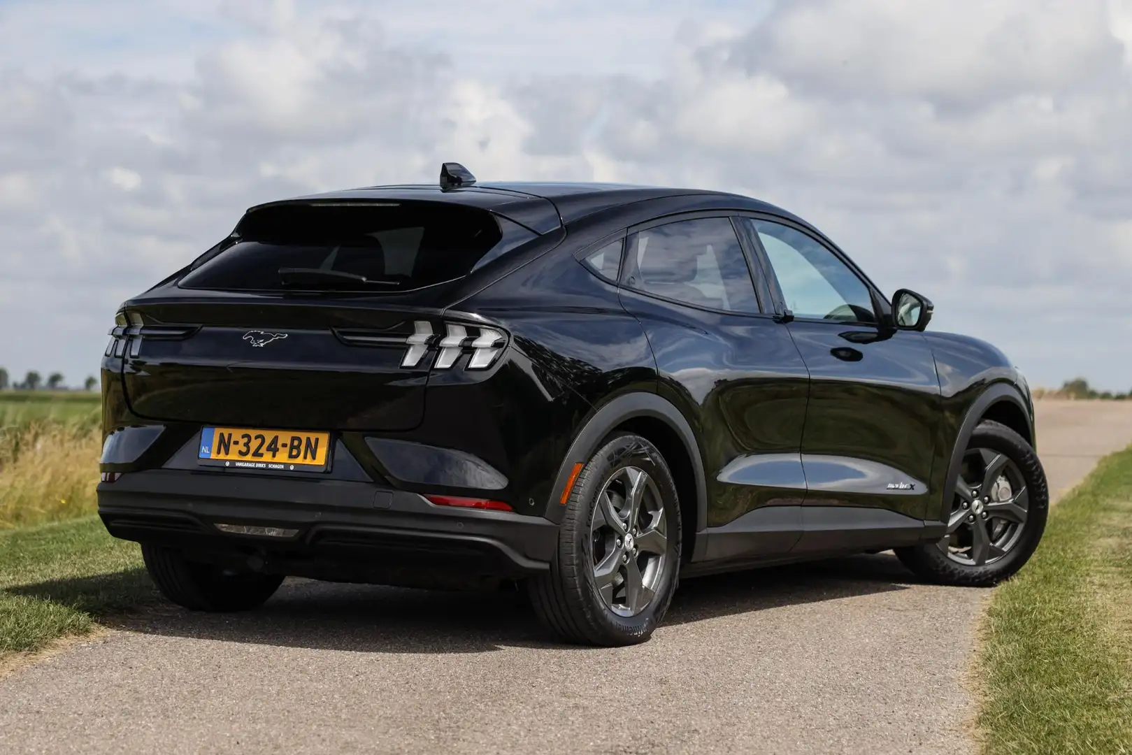 Ford Mustang Extended 98 kWh ✅ Trekhaak ✅ Pano ✅ B&O Zwart - 2