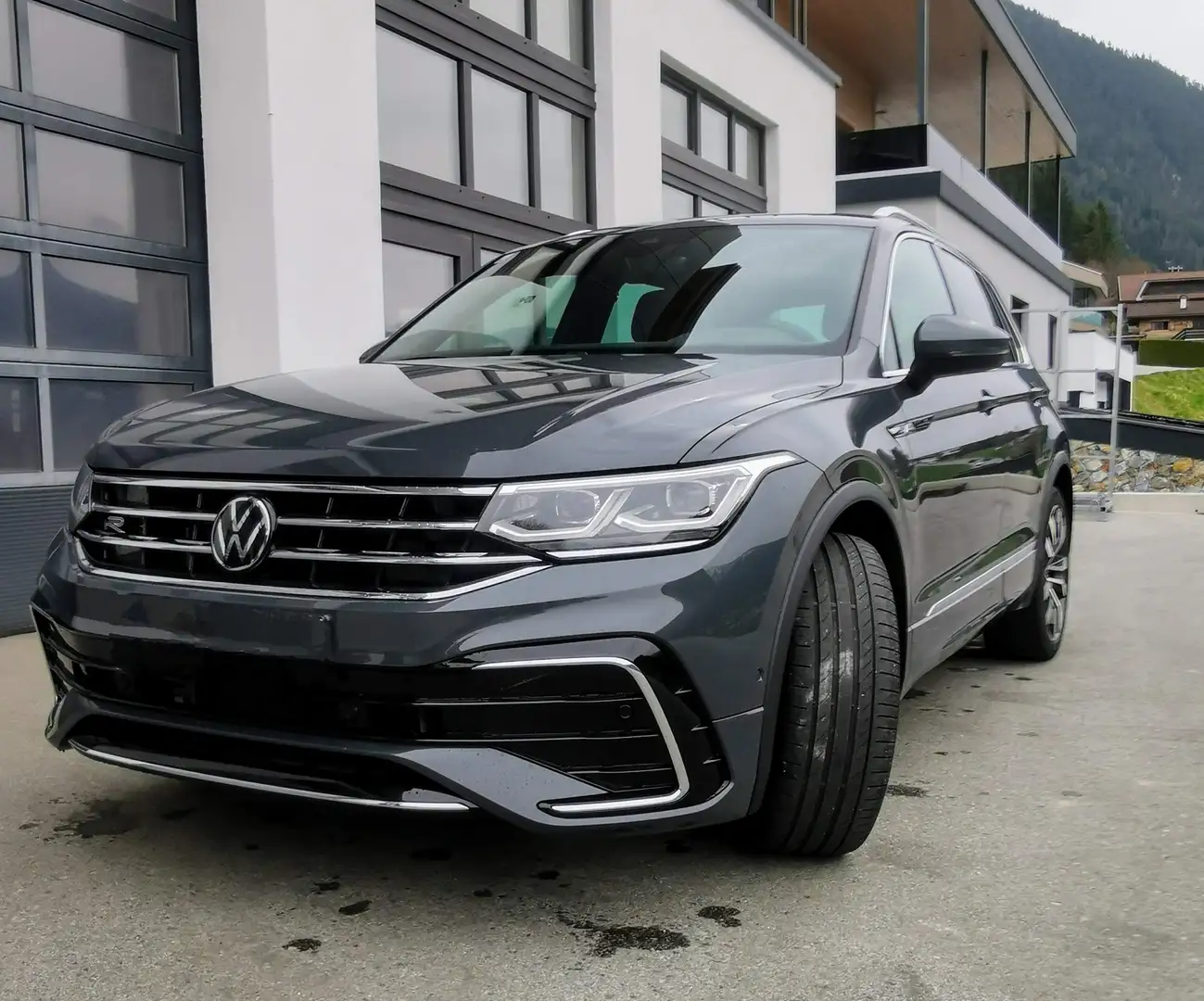 Volkswagen Tiguan Tiguan 2,0 TDI 4Motion R-Line DSG R-Line Grau - 1