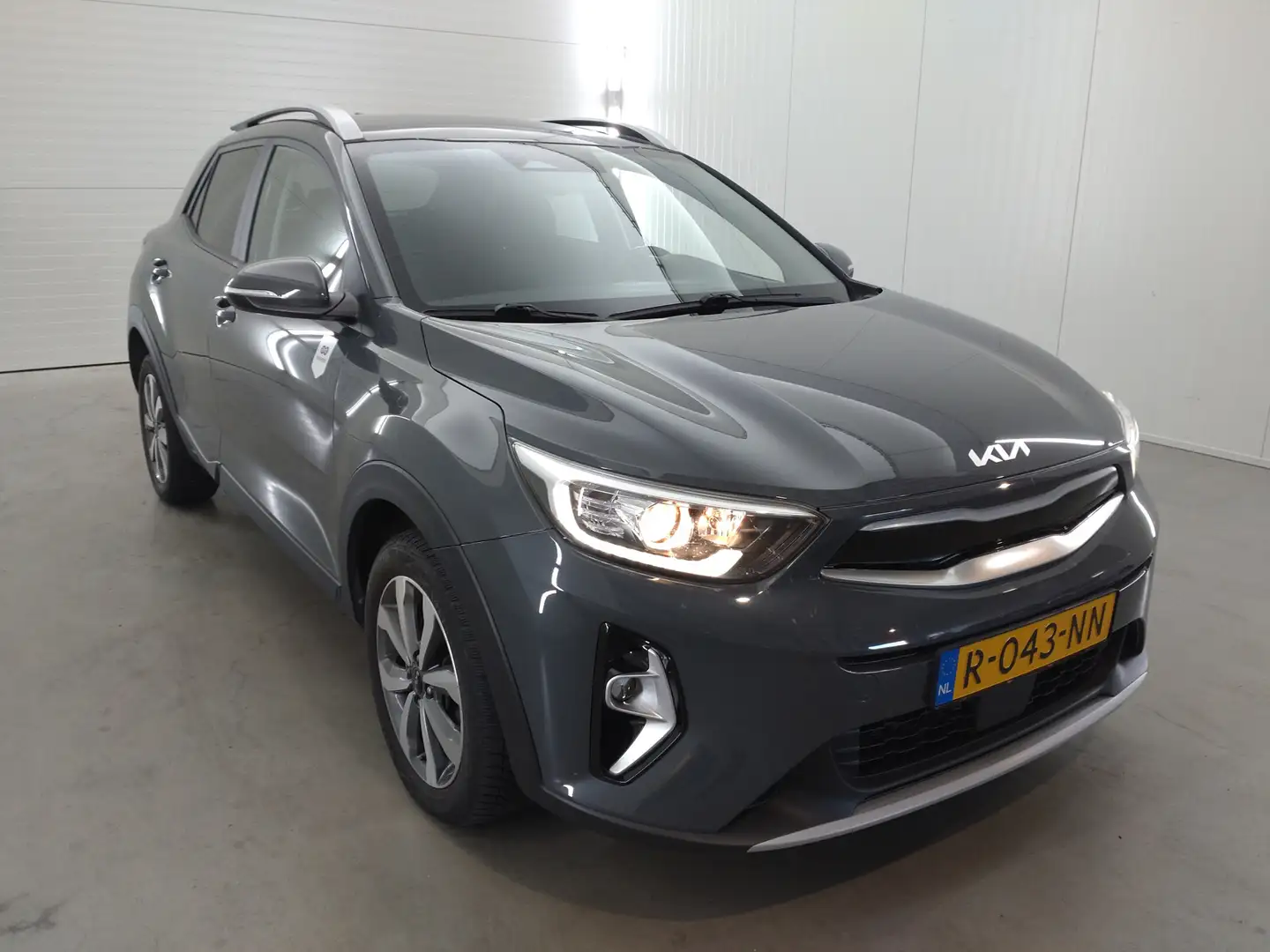 Kia Stonic 1.0 T-GDi MHEV DynamicPlusLine | Verwacht | Automa Grijs - 2